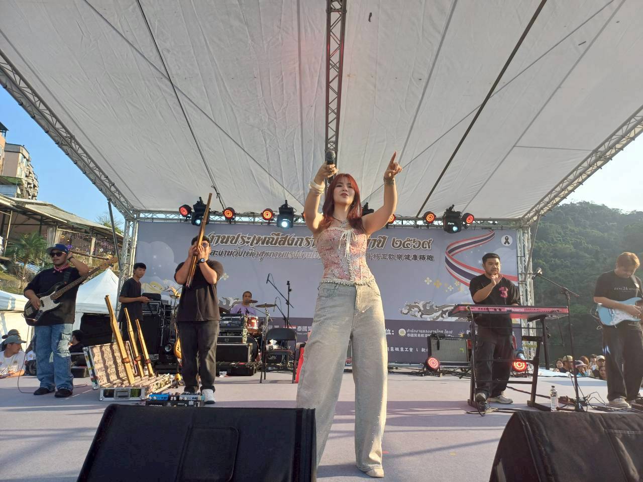 圖說4:泰國超人氣樂團MEENTRA INTIRA壓軸登場，嗨翻全場。