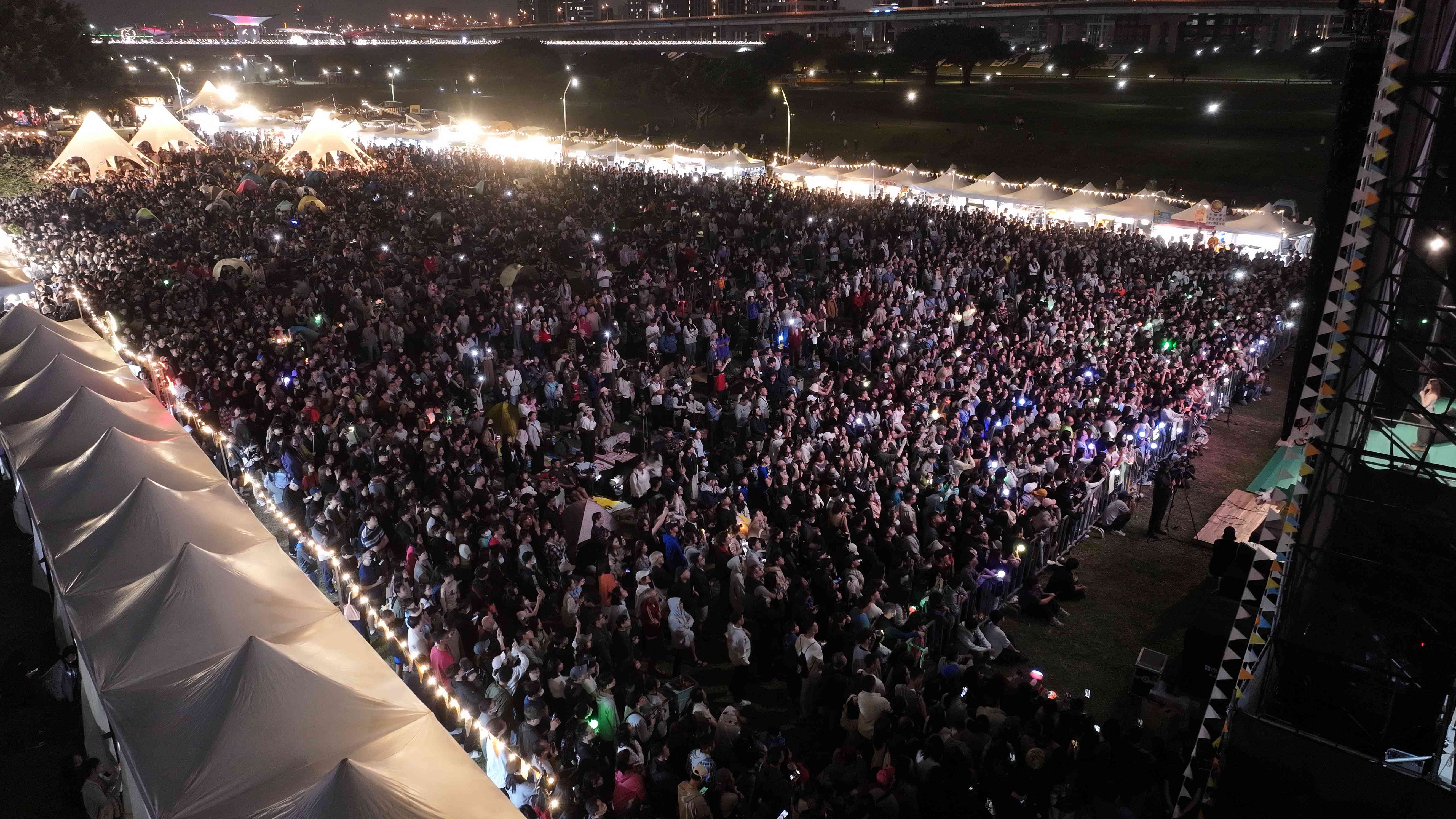  「告五人」壓軸登場引爆萬人大合唱