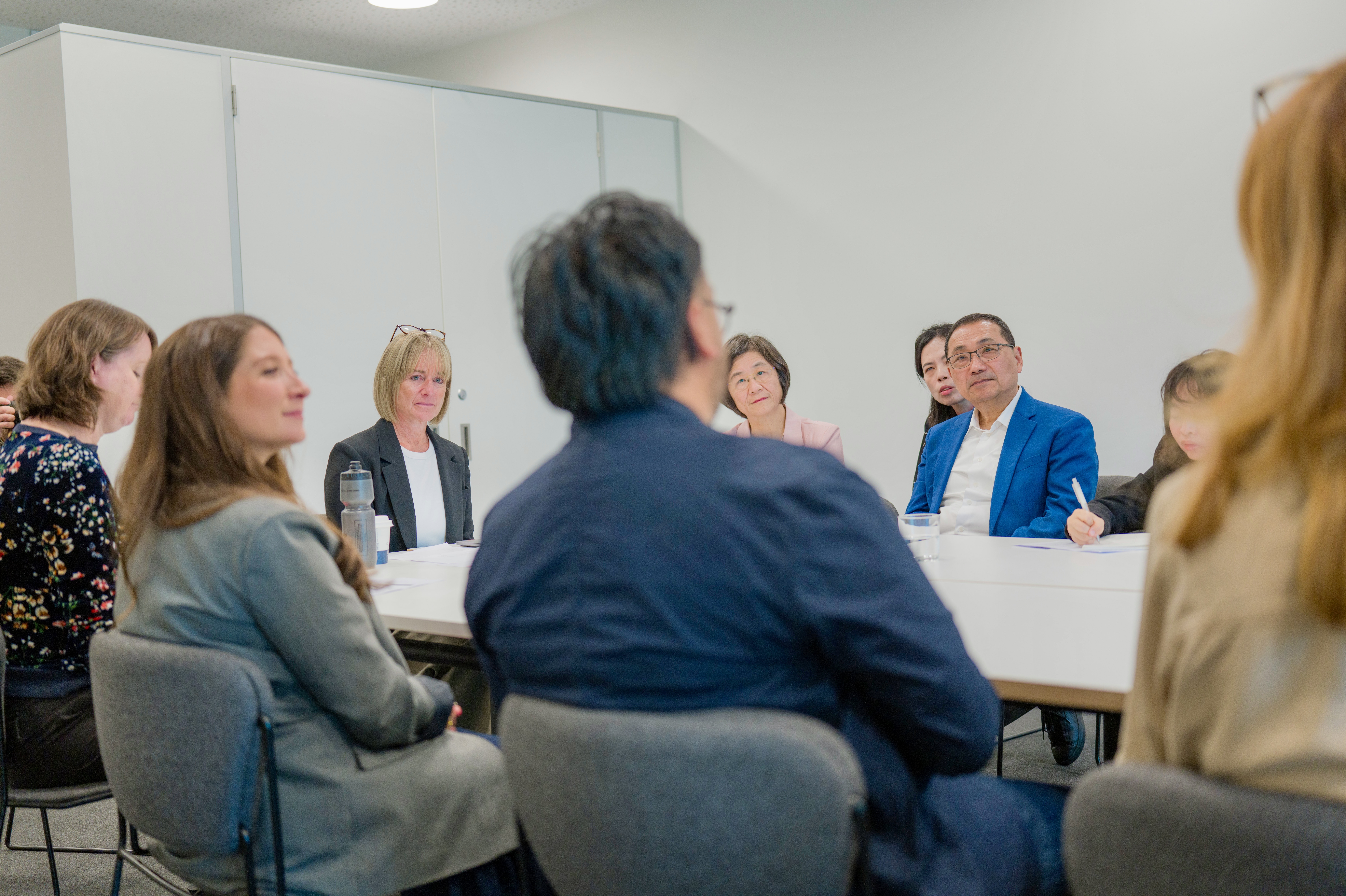 侯友宜與Orygen團隊針對青少年心理健康議題交換意見。