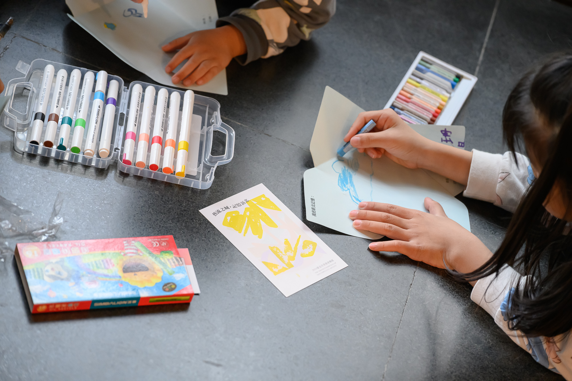 「2026新北市美術家聯展」同步推出「白鷺信札計畫」，邀請民眾將與新北相關的記憶創作於信紙上共同展出。