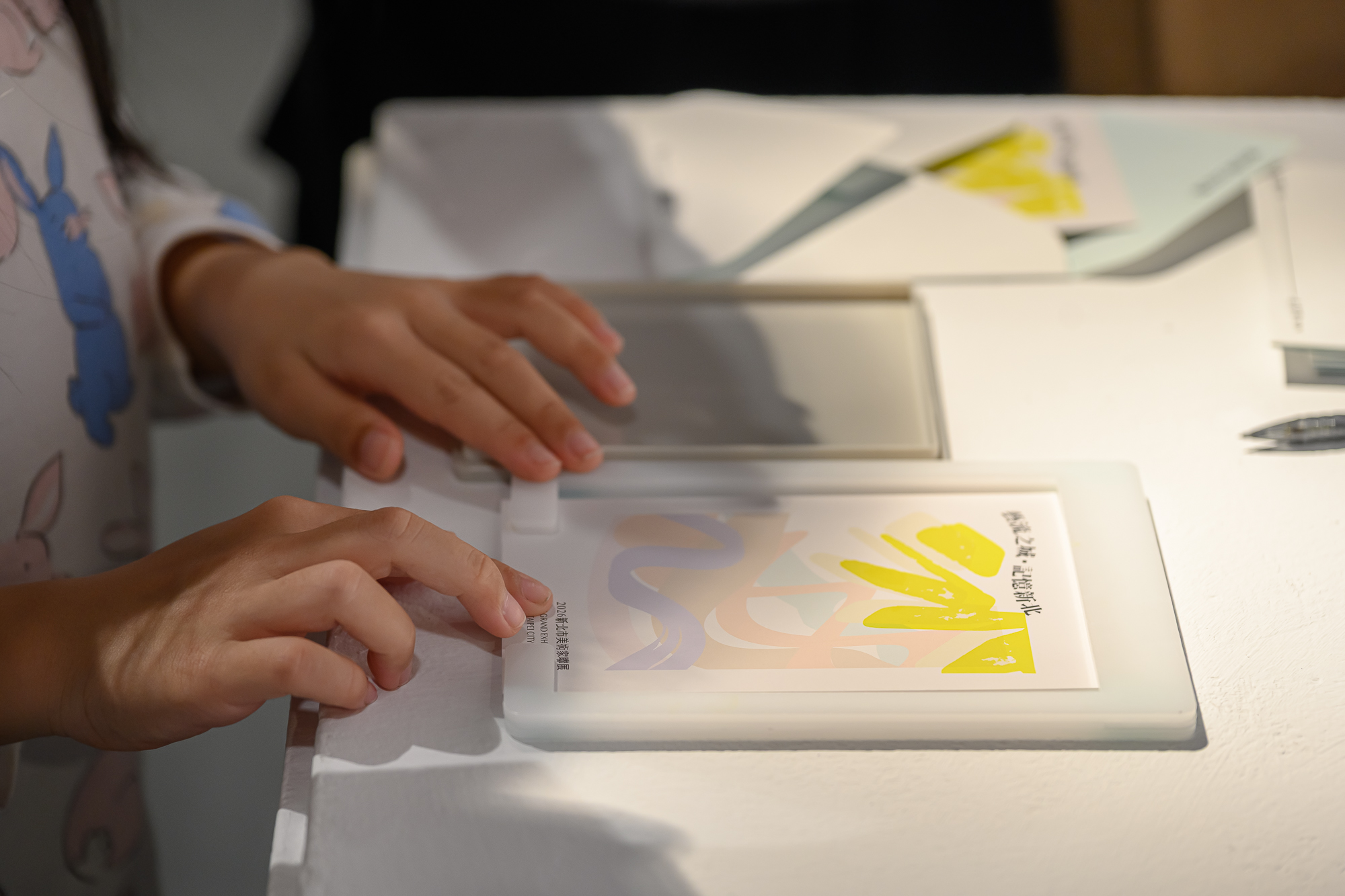 各展區設有不同顏色的紀念戳章，邀請民眾走訪參觀。