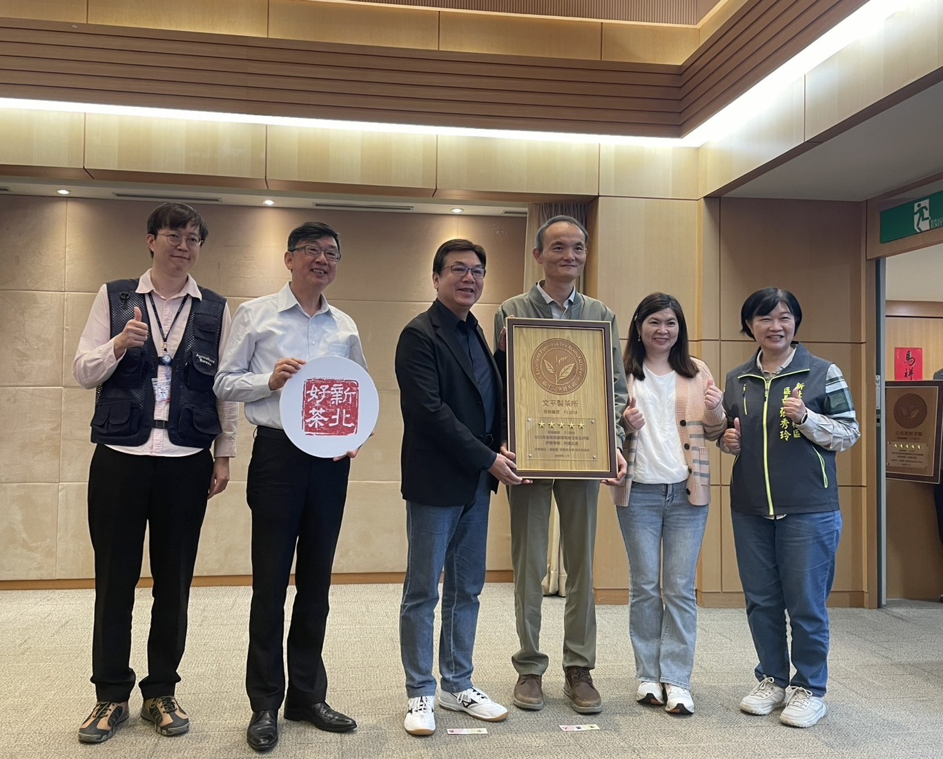 本屆首度入榜取得5星級製茶廠評等肯定的「文平茶莊」，由第4代茶農夫婦王翰揚與潘淑娟共同經營