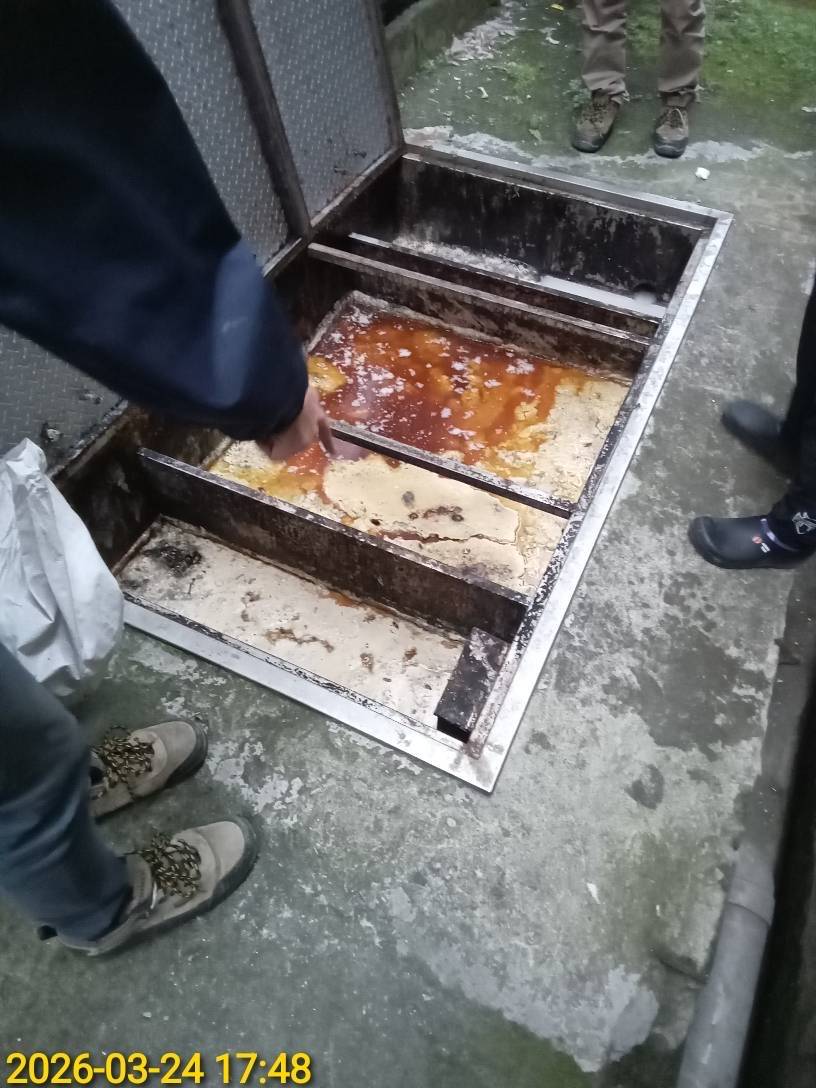 稽查員發現食品加工廠之油脂截留槽處理效能不彰