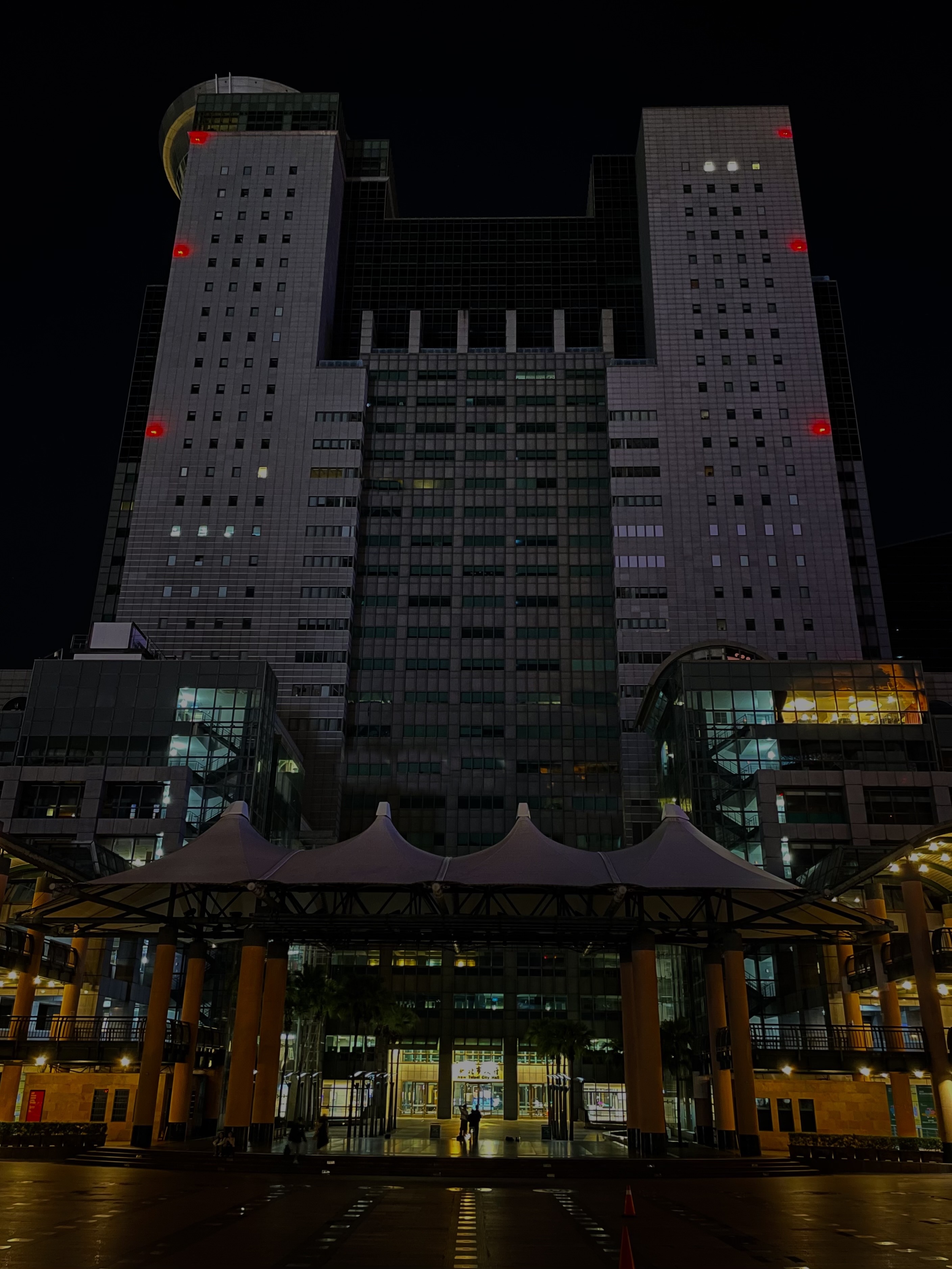 新北市政府第一行政大樓及市民廣場配合關燈活動(2025年活動照)