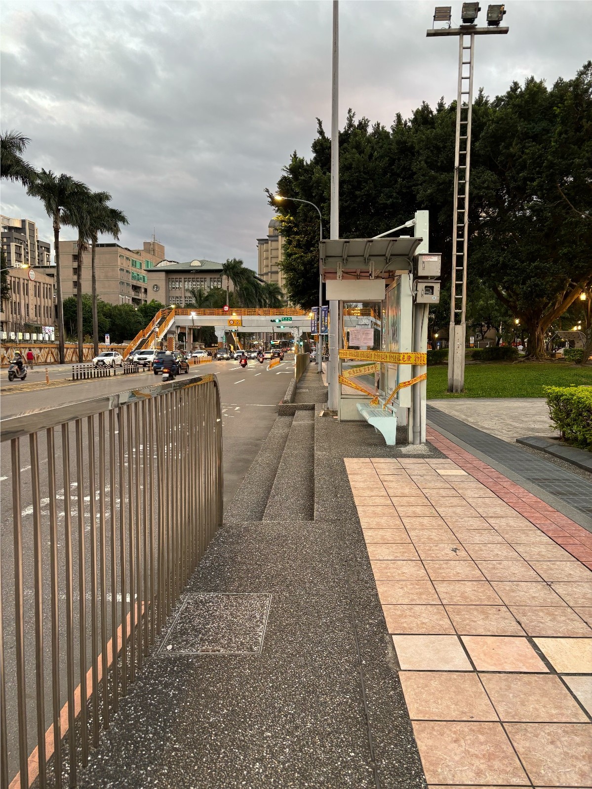 漢生東路側-施工前