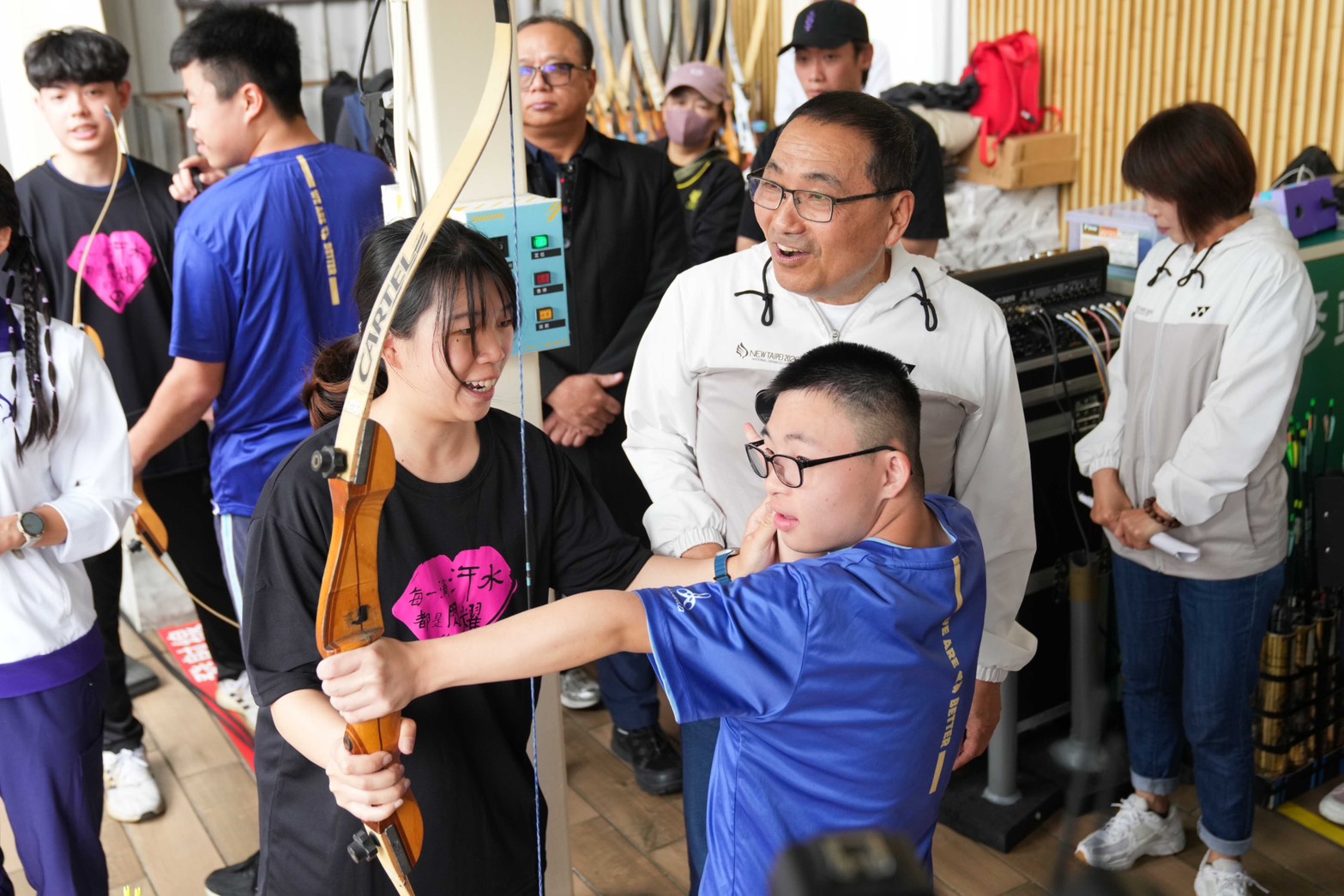 三重運動中心智能射箭場 新北特教學校學生射箭初體驗