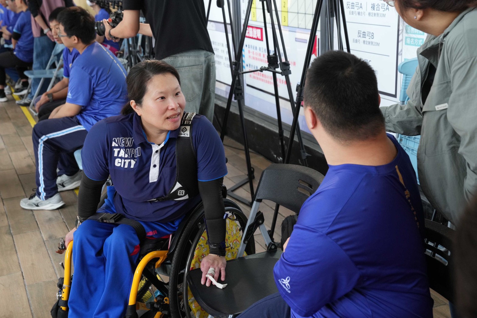 全障運射箭選手黃貞燕現場示範交流 結合智能射箭場帶領學生體驗