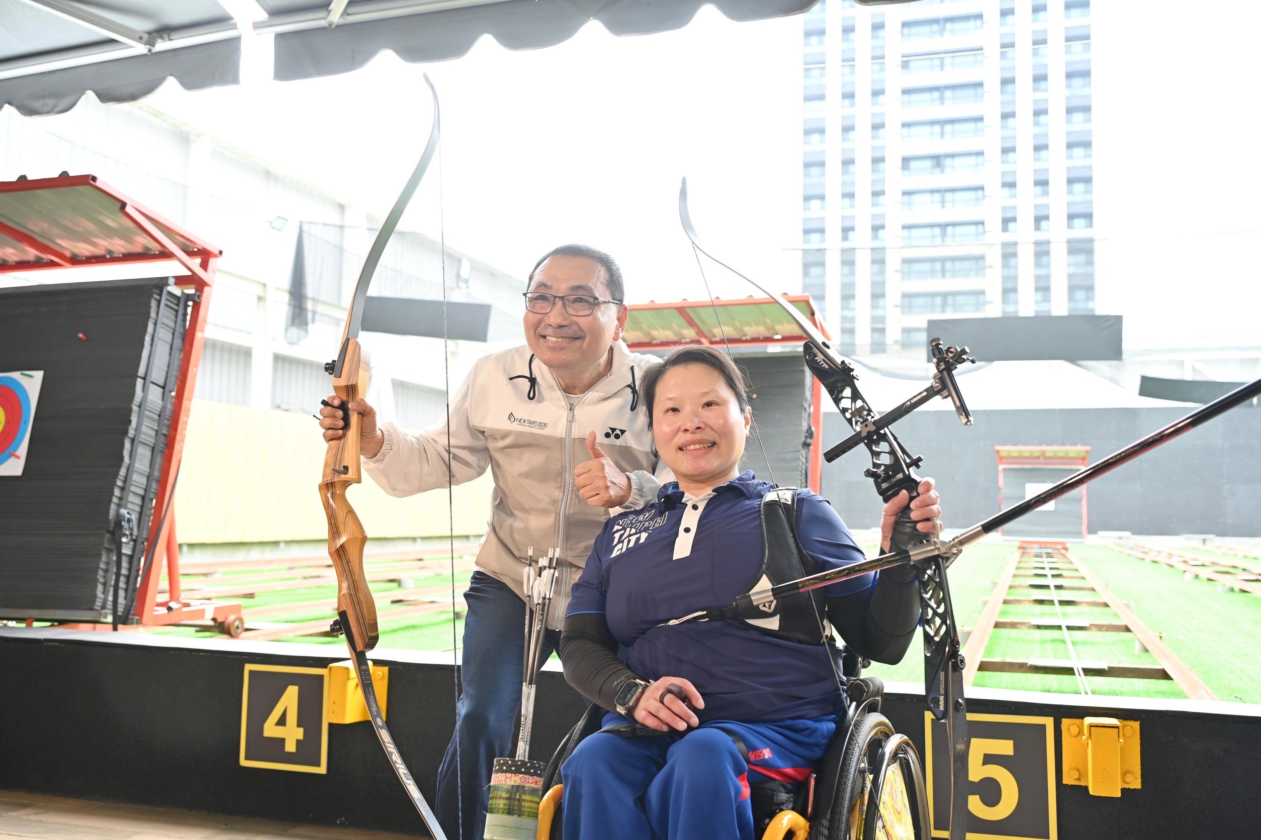 新北市政府今（31）日在三重國民運動中心舉辦特教生射箭體驗。