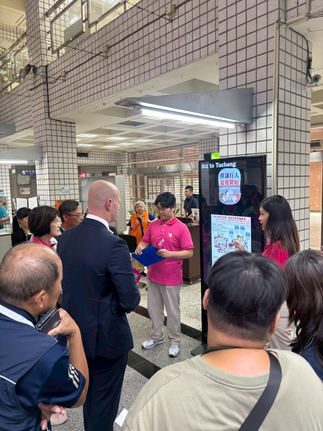 Bartosz 博士參訪土城公所了解新北市基層治理運作