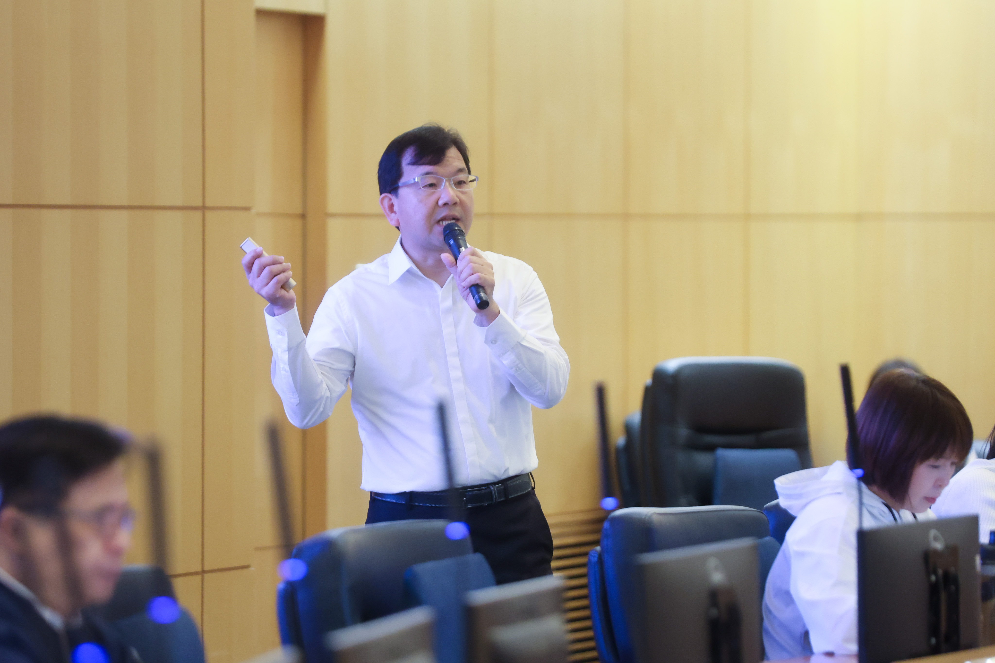 民政局長林耀長今日於市政會議專題簡報少子女化趨勢，闡述新北跨局處合作友善婚育政策綜效，2025年新北出生人數降幅僅6%，遠低於全台及5都下降幅度達20%以上，展現政策抗跌韌性。