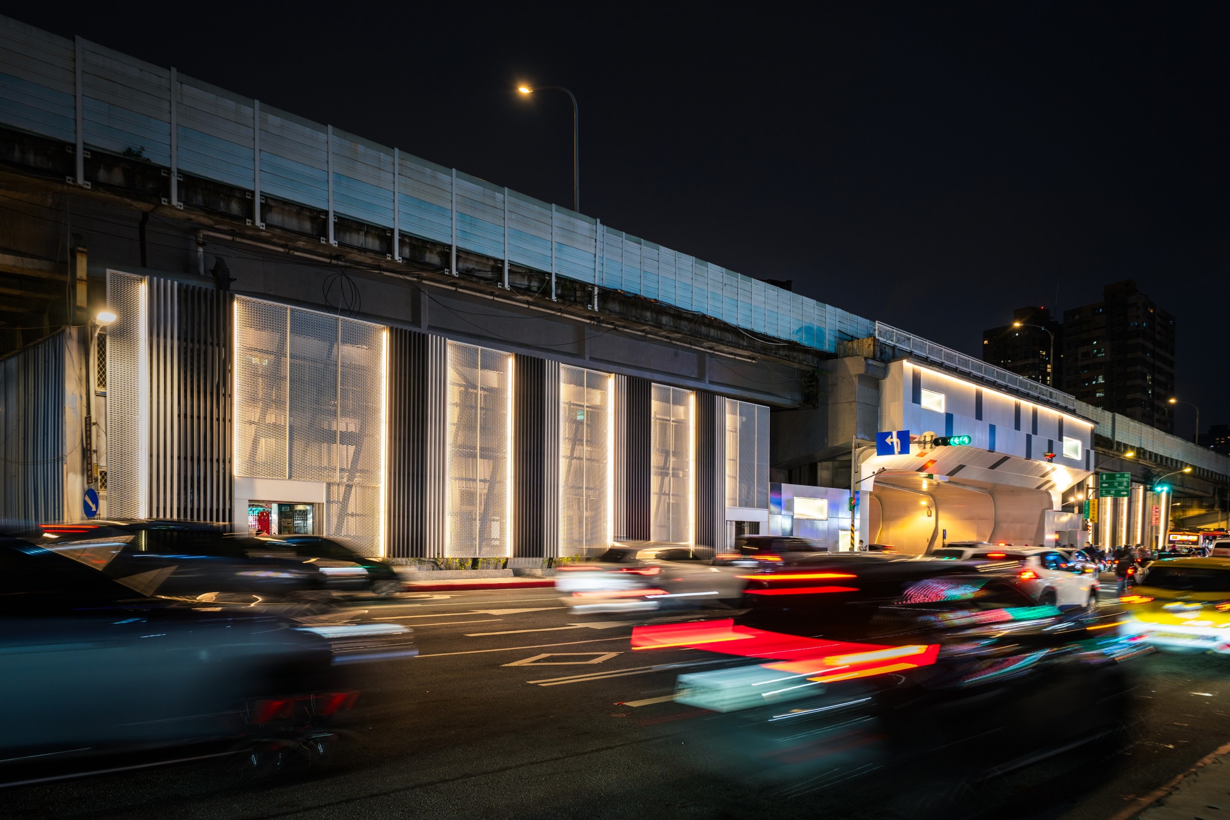 (改善後)點亮回家道路、營造市民返家的溫暖意象