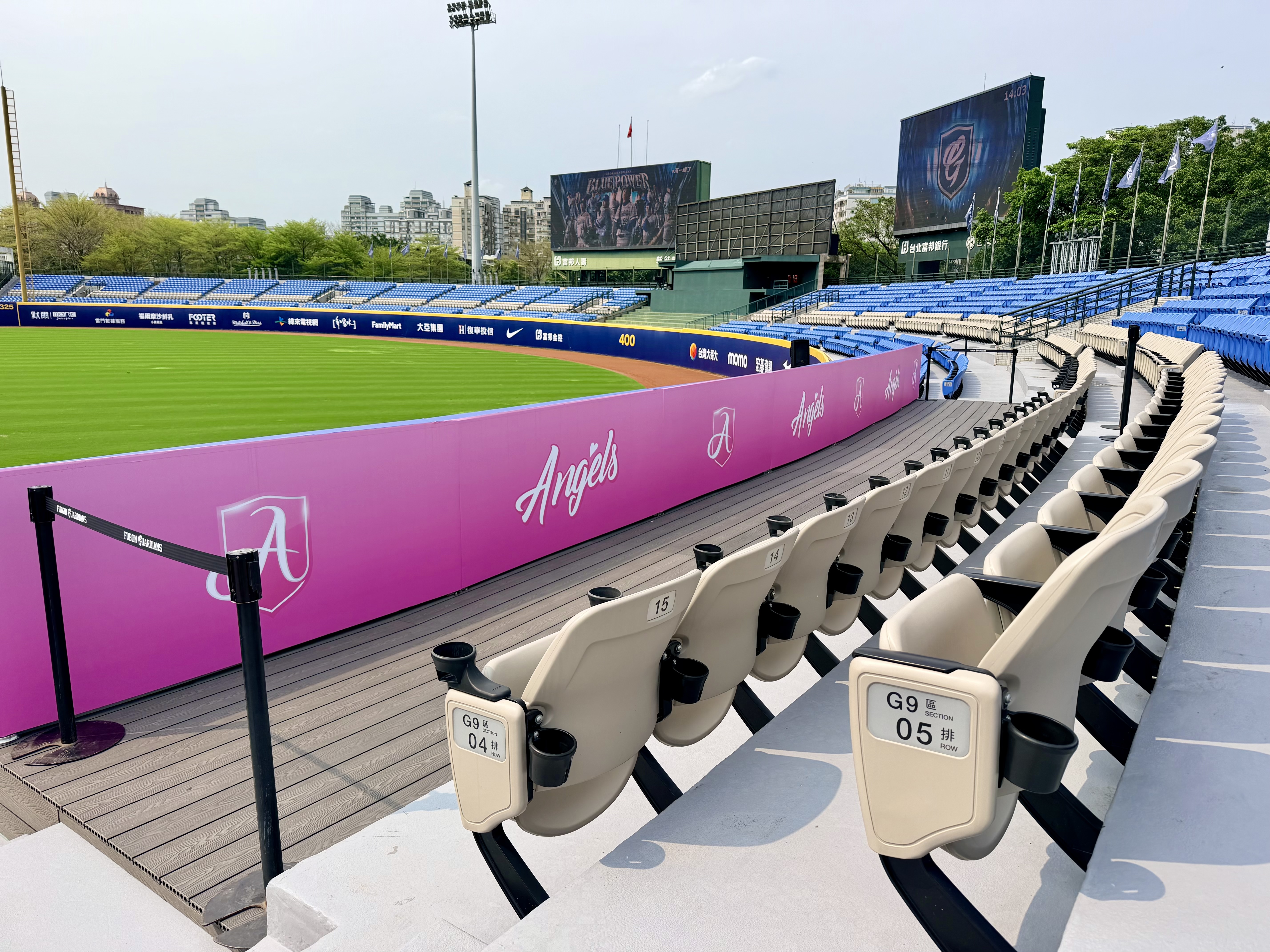 新莊棒球場全新規劃外野熱區於賽事期間安排Fubon Angels進駐右外野與球迷互動提升觀賽體驗