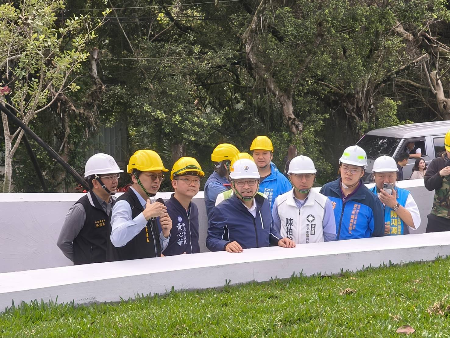 侯友宜市長視察新店五城環保葬區預定地，指示積極推動綠色殯葬並落實環保葬多點化。