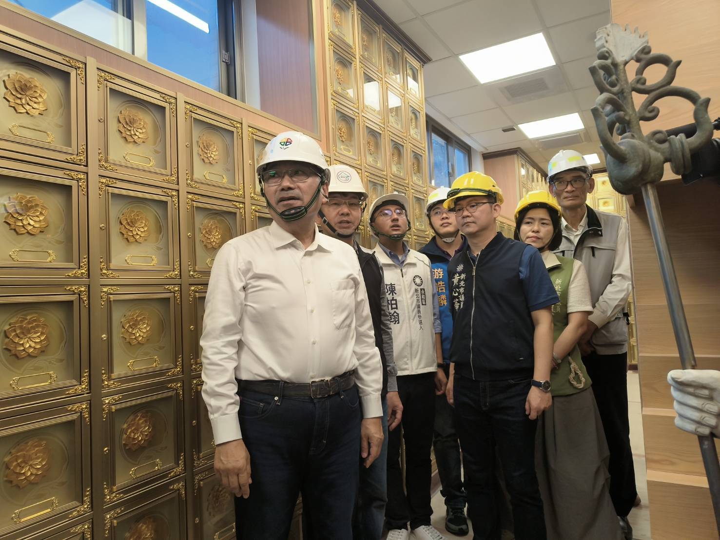市長視察五城花園公墓附設納骨塔地下一樓工程。