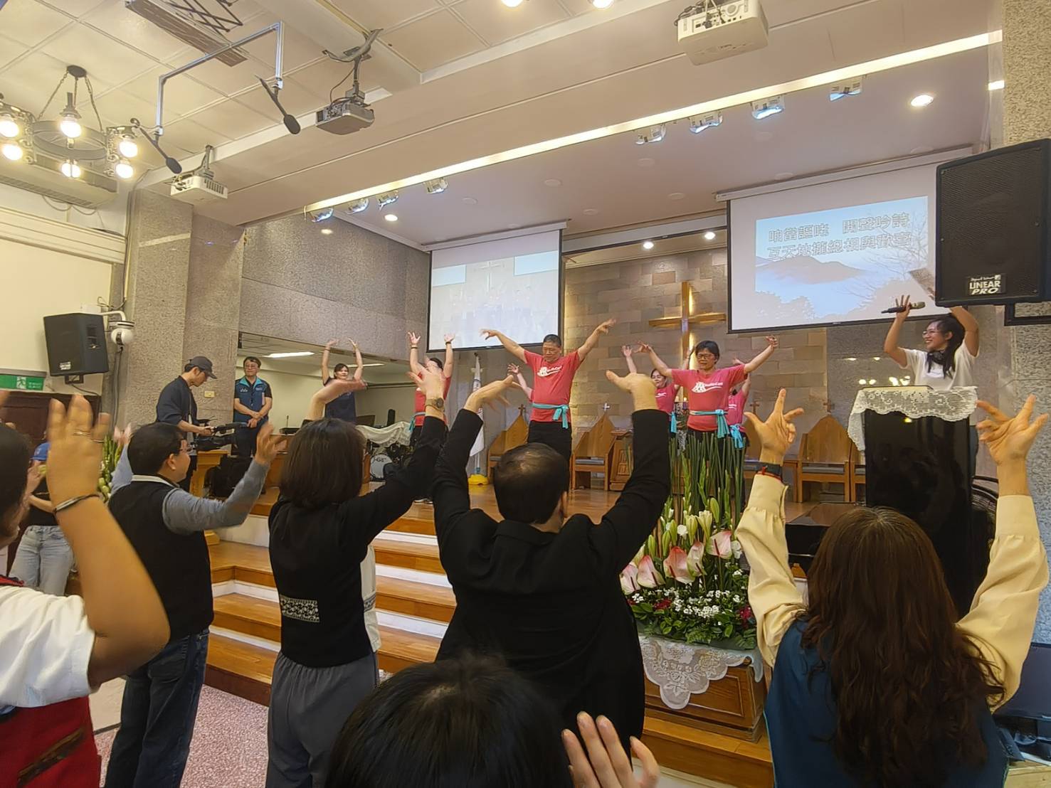 ​活動安排精彩音樂表演與生命見證，透過詩歌傳達基督愛與社區關懷。