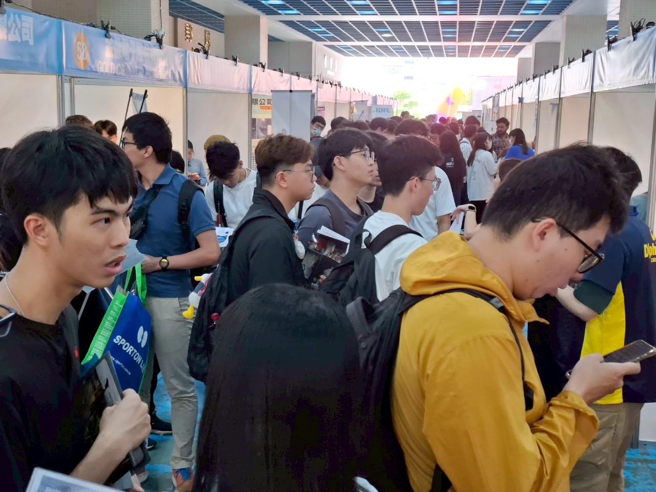 學生踴躍參加就博會