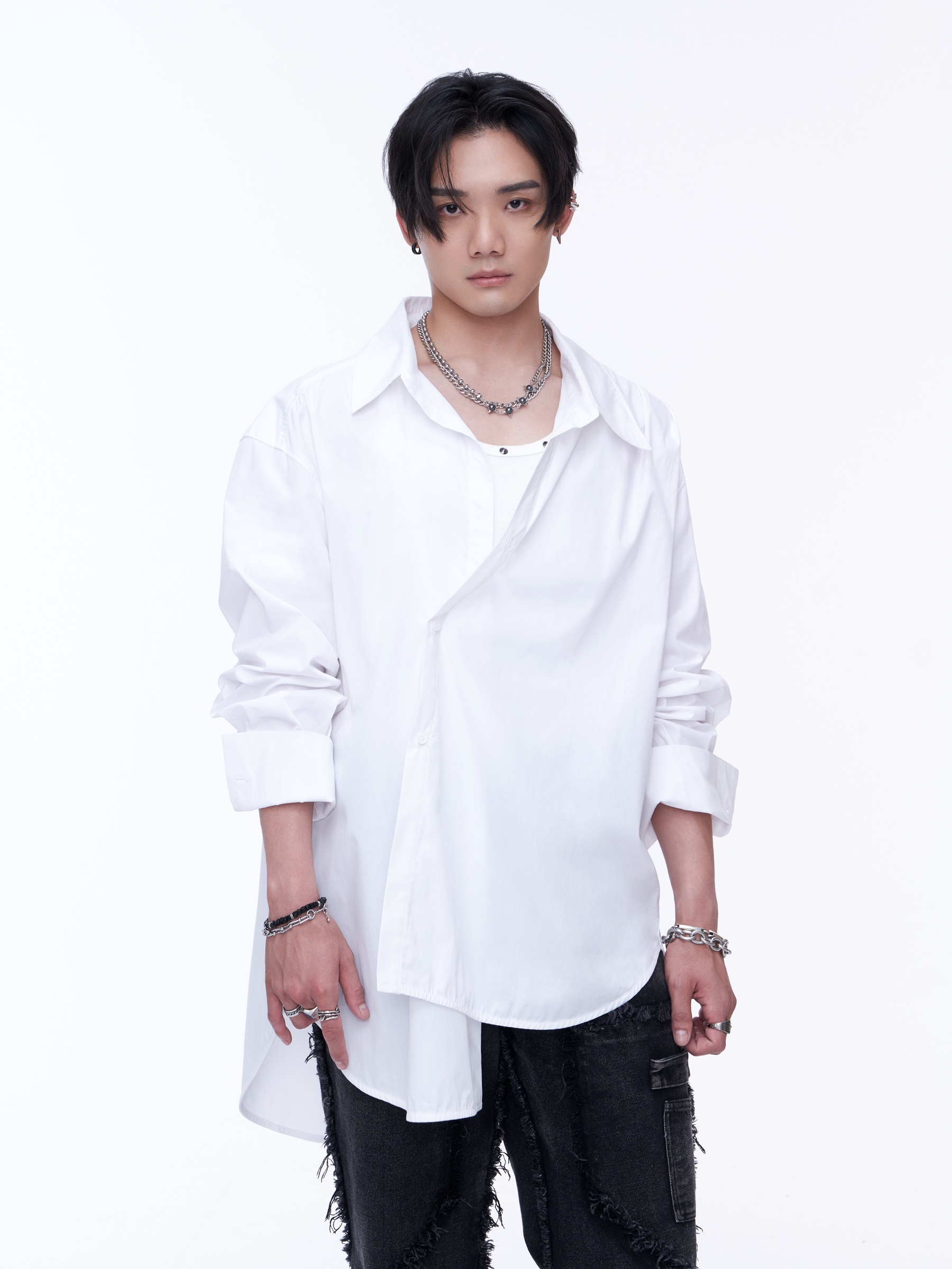 徐暐翔以溫暖且富感染力的歌聲，為新美館周年演唱會揭開序幕。