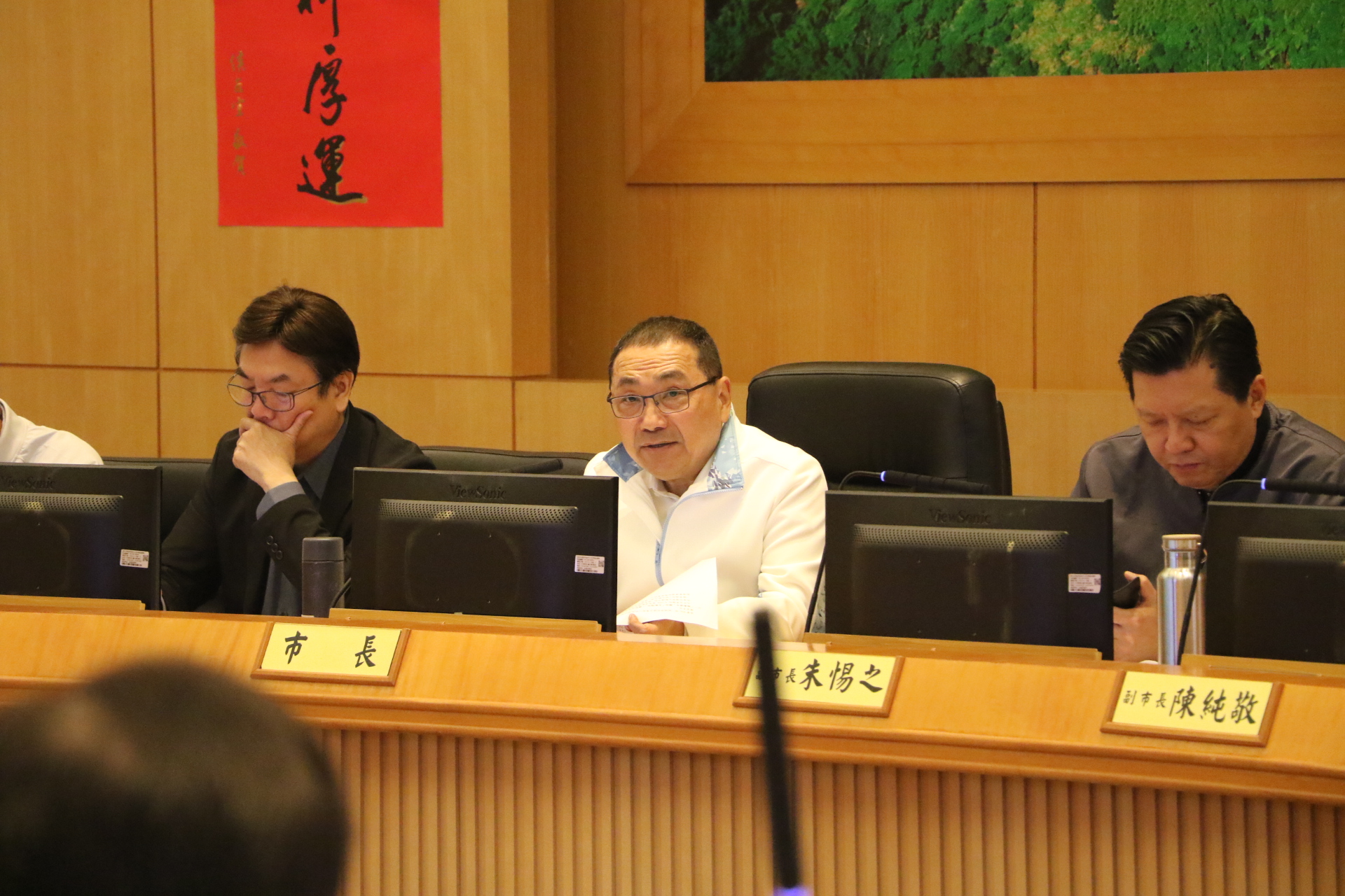  侯友宜說，大平台能夠獲得社會各界的信任，主要是誠信和透明，因為每份善心都精準的投入，翻轉了許多家庭的命運，甚至拯救了在邊緣掙扎的個人。