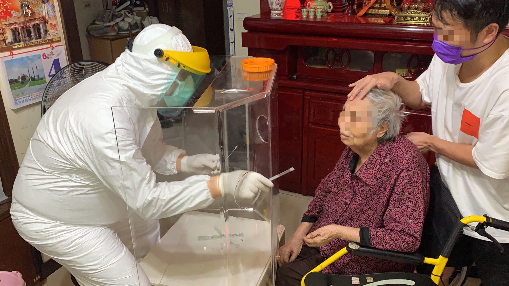 新北市在疫情期間成立到宅快篩、照護隊