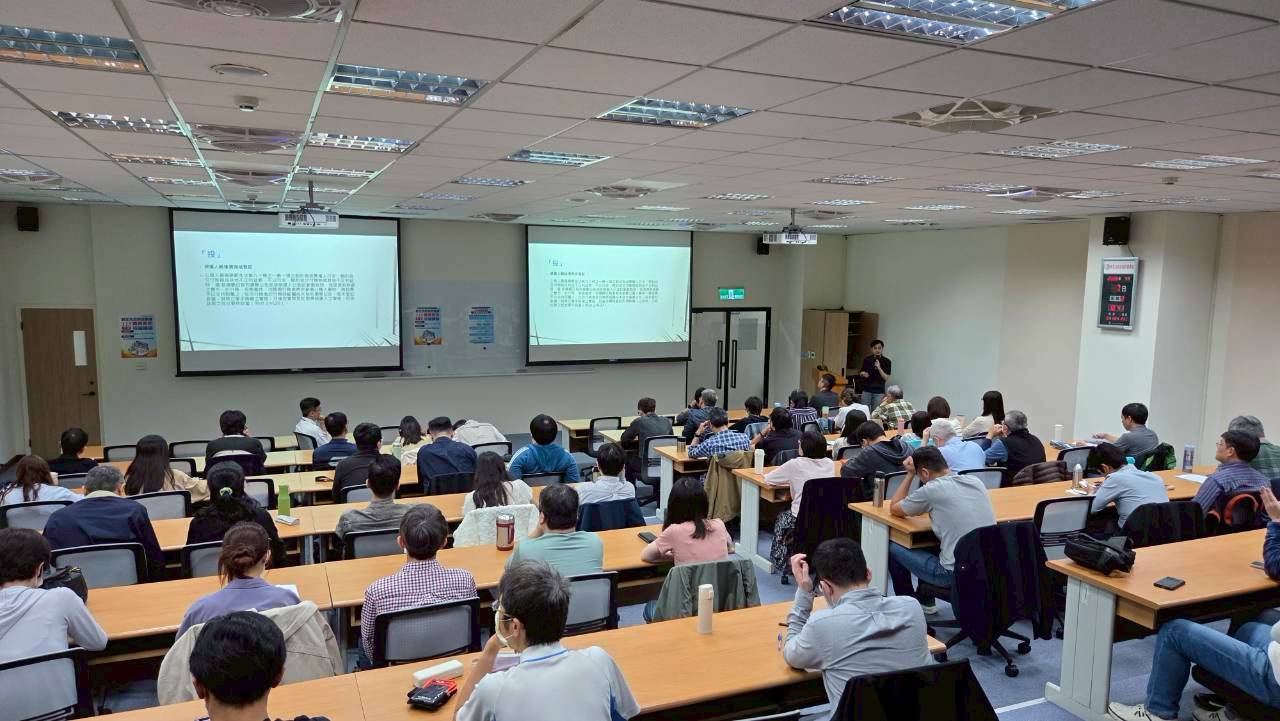 市府同仁認真參訓聽講