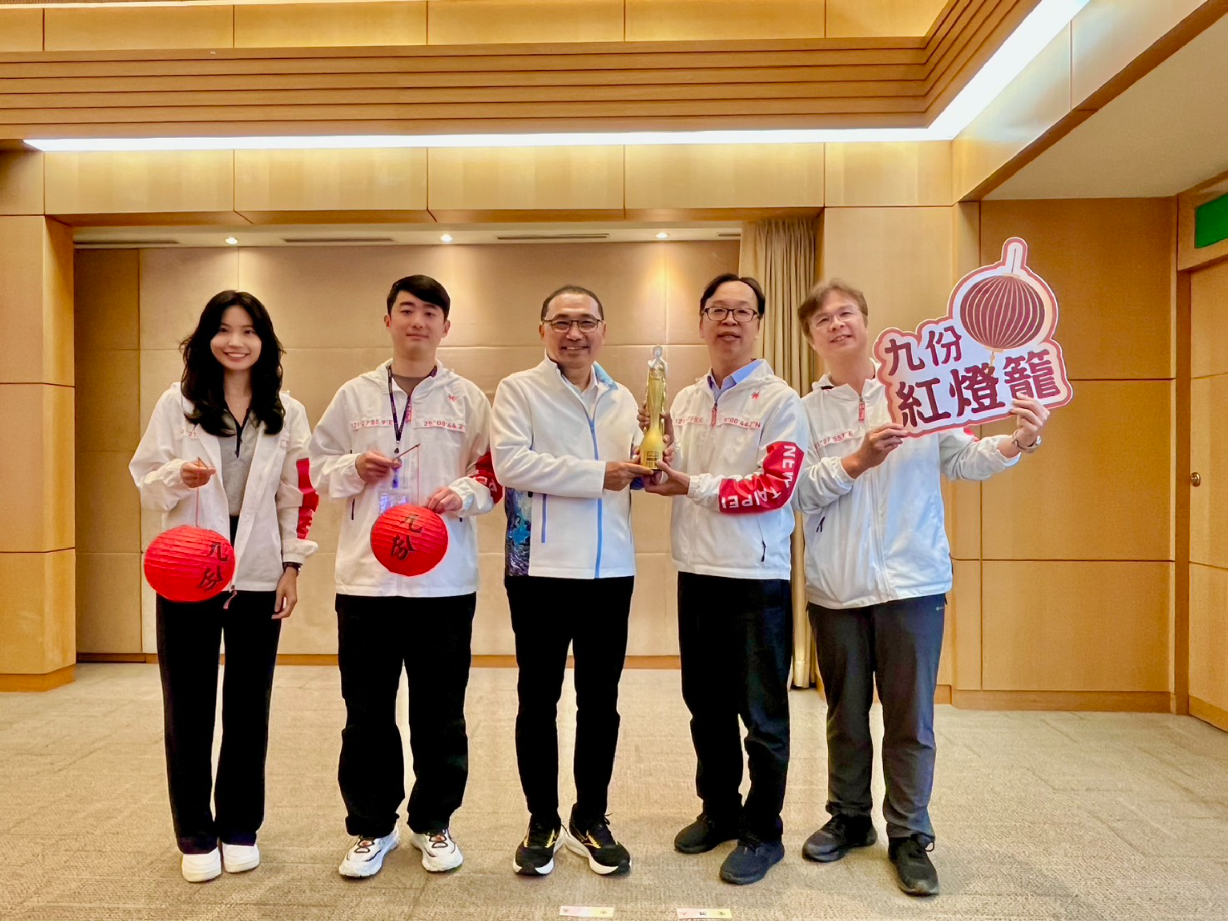  「九份紅燈籠祭」榮獲2025美國繆思創意獎金獎肯定 今(4_8)市政會議獻獎。