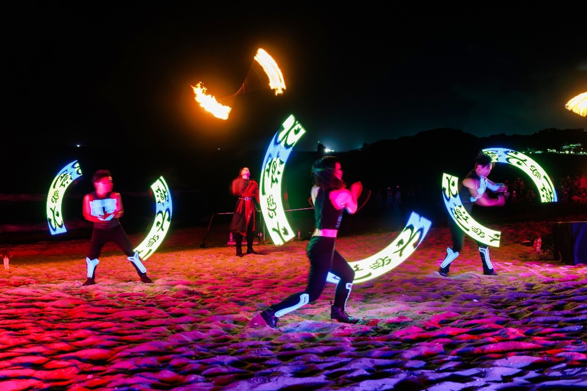 「2025北海潮與火」以集結台、港兩地表演藝術團隊交流，串聯馬戲、火舞、肢體與情境劇場，兼具國際視野與策展規劃雙重軸心競逐獎項，今日獲得2獎座的殊榮及肯定，實屬榮耀