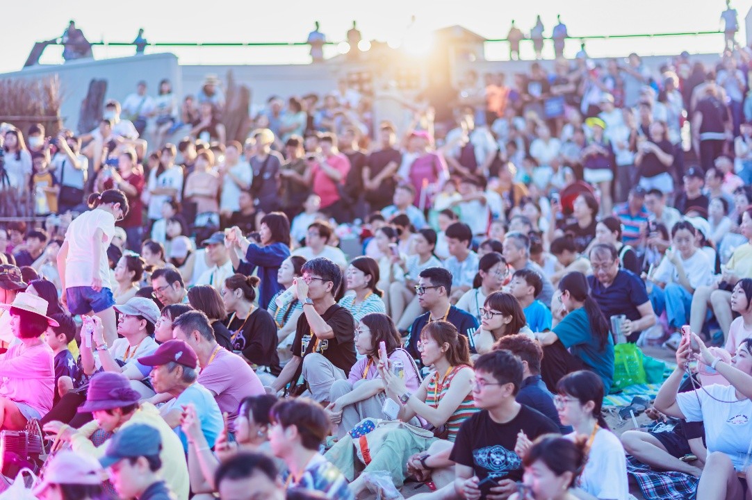 「北海夜金閃閃-北海潮與火」成為本市北海岸最具代表性的特色活動之一，活動期間吸引大批遊客駐足觀賞表演