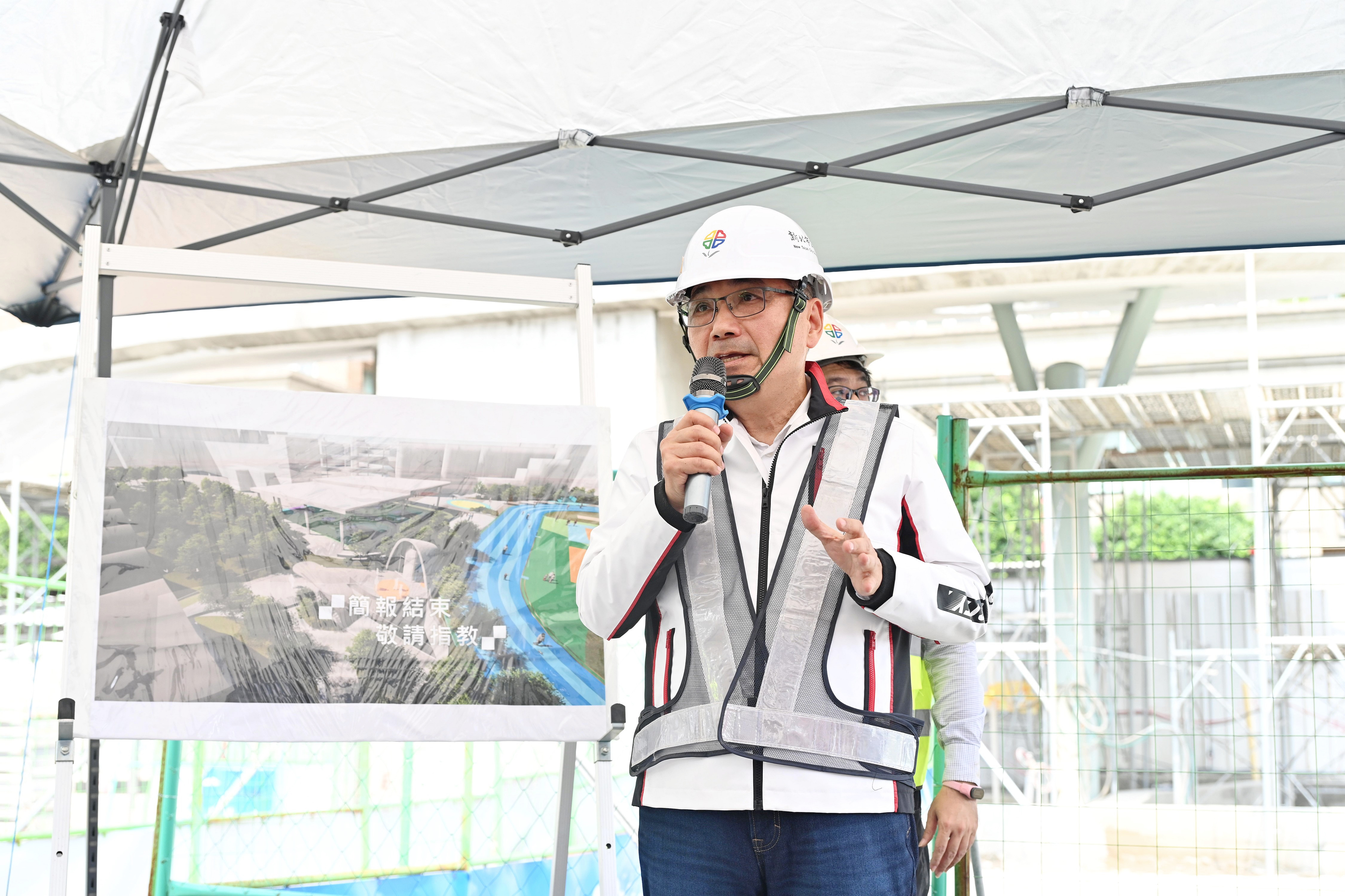 新北市長侯友宜今（9）日前往視察永平國小地下停車場工程進度，盼在兼顧安全與品質的前提下，於今（115）年7月如期完工，力拚12月啟用。