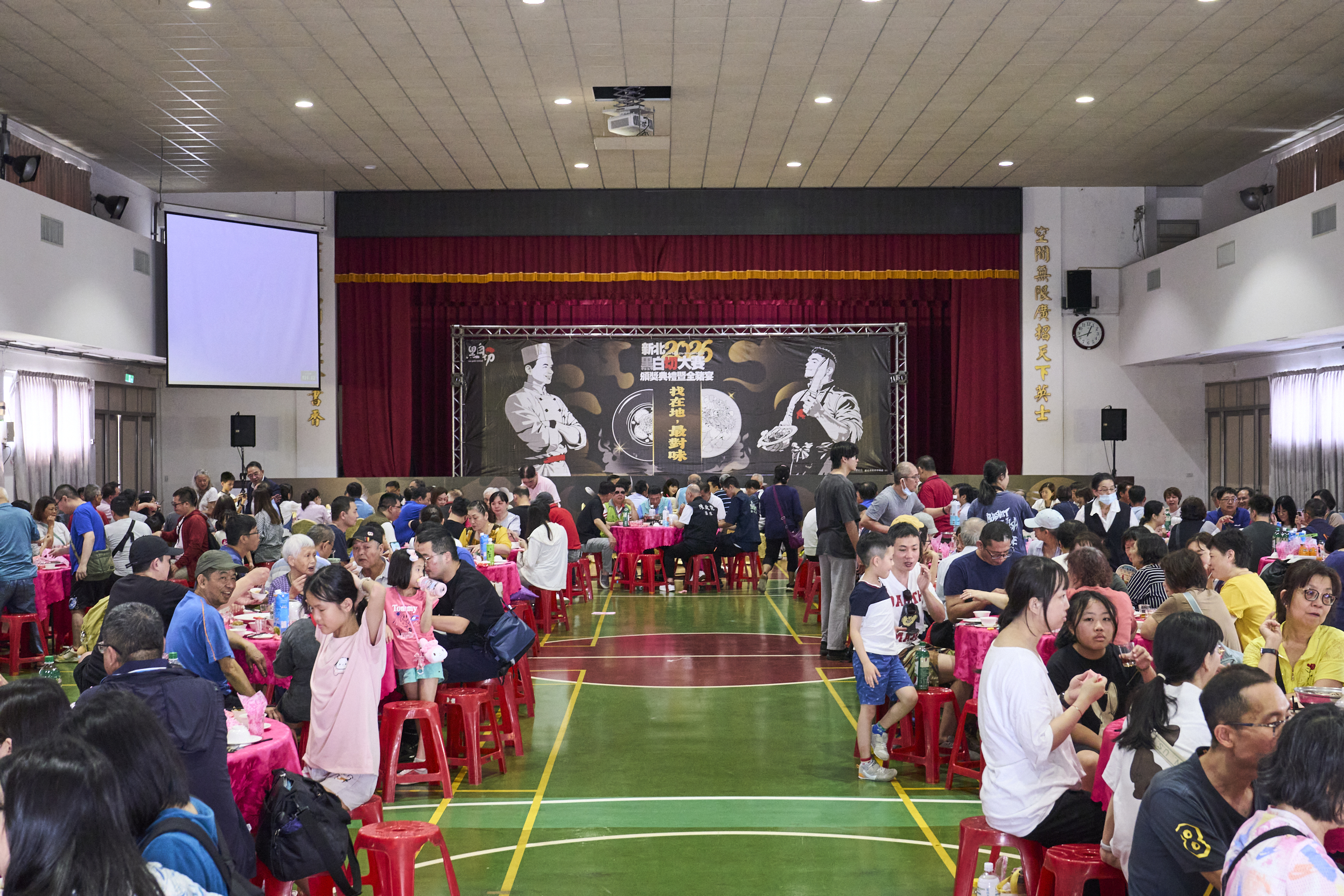 今日現場有全豬宴辦桌活動，從經典黑白切，到創意豬肉料理，一次匯集新北最強豬肉美食