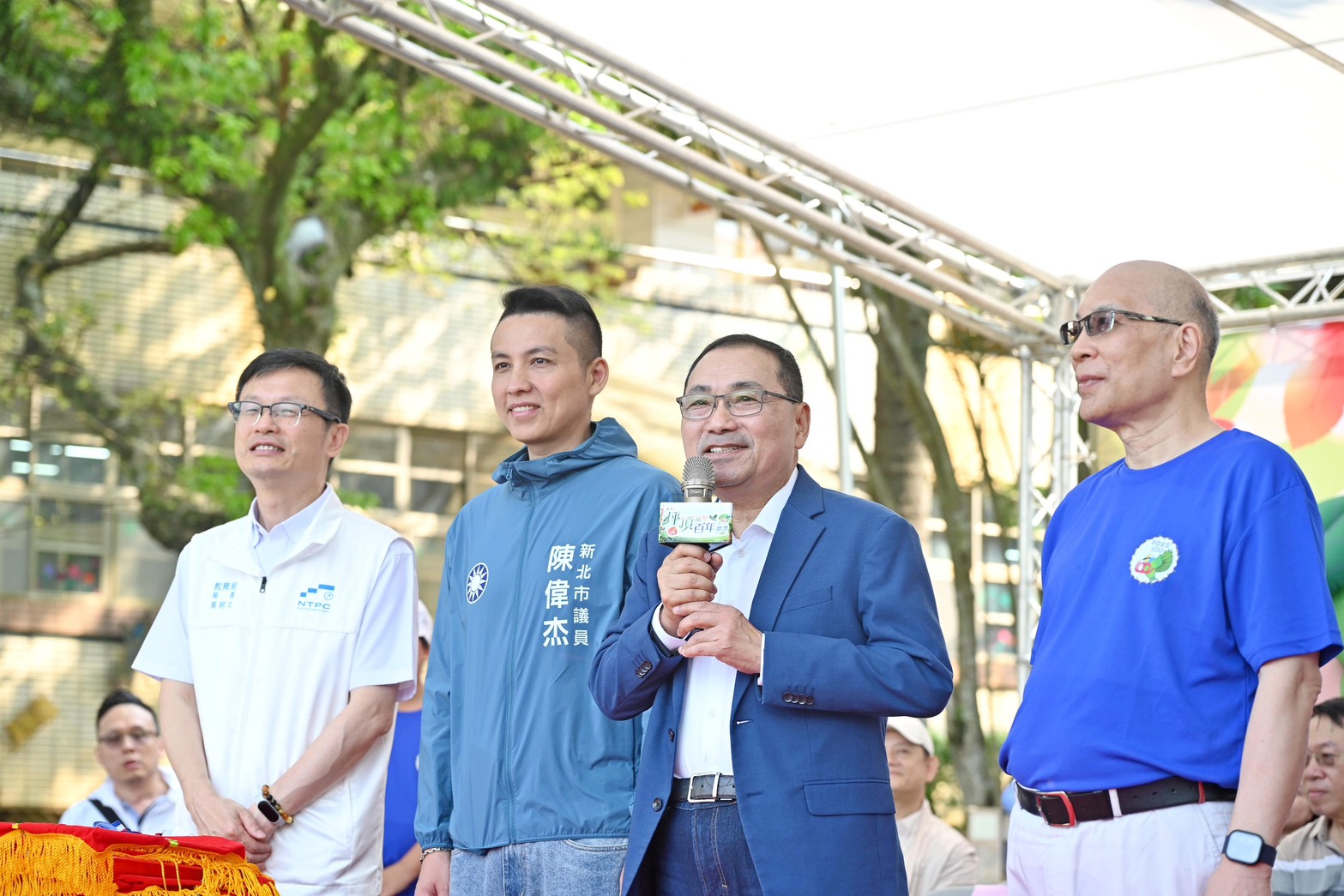 侯友宜表示，市府將持續照顧偏鄉學校，挹注豐富的教學資源，打造公平的教育環境。