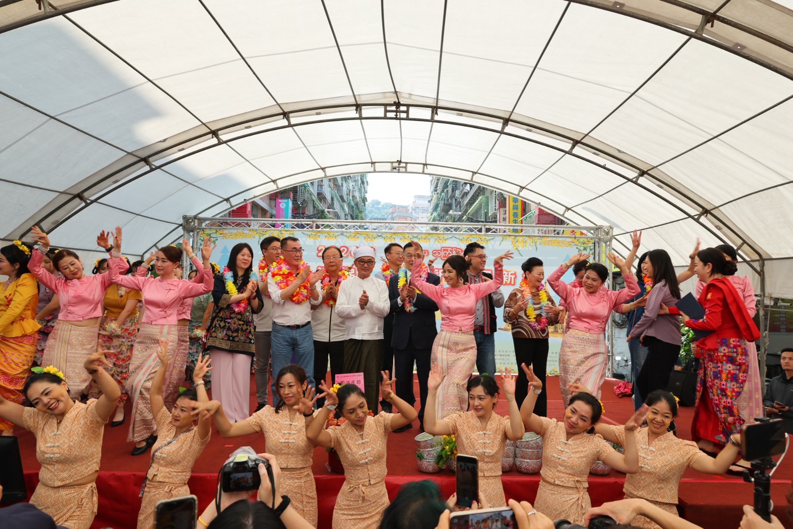 活動以精彩的歌舞演出及美食慶祝緬甸新年。