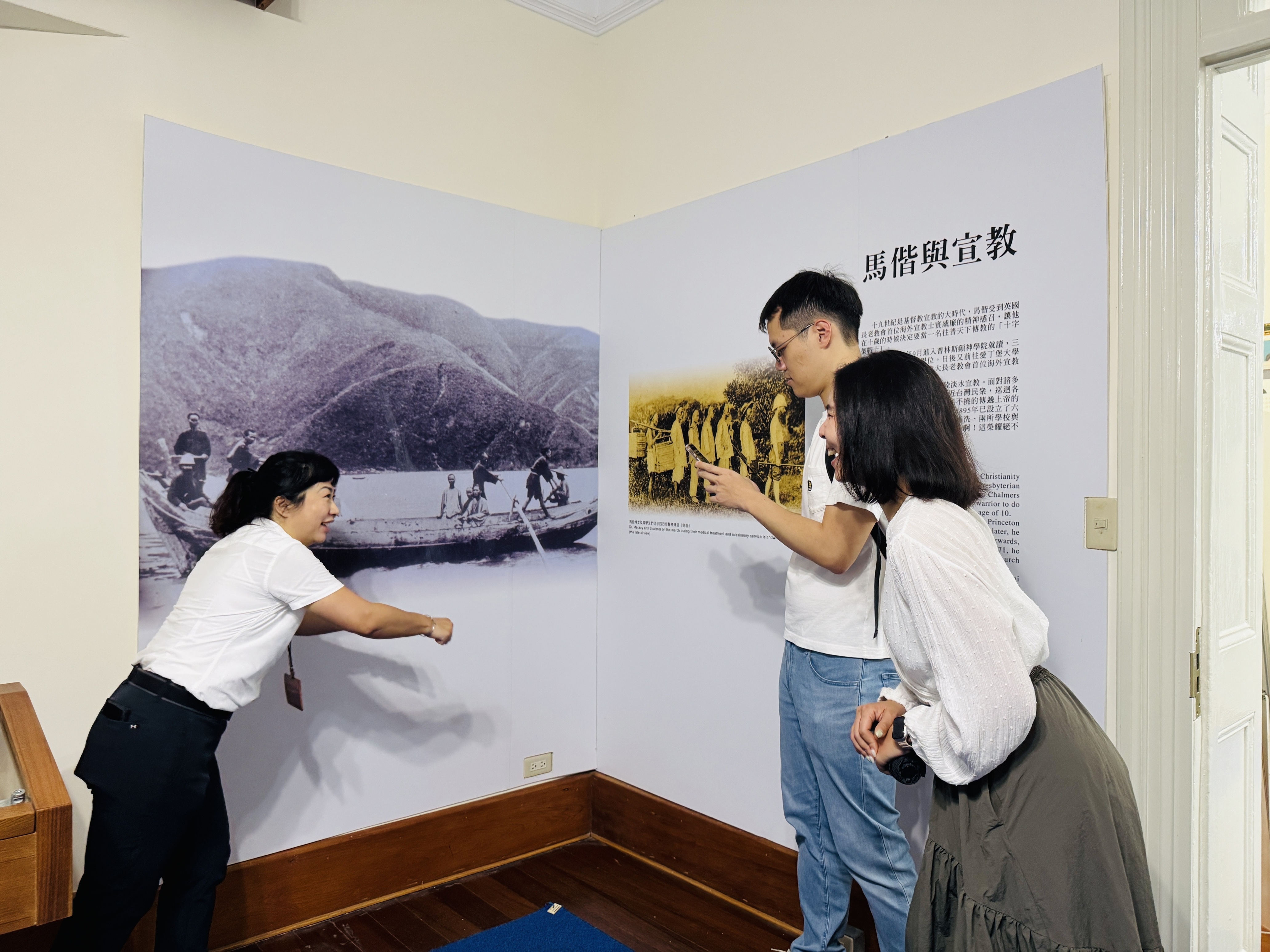 淡水古蹟博物館與真理大學將於4/18（六）14時合作推出期間限定的「淡水名人故居參訪團」，分為「砲台埔」及「崎仔頂」兩團參訪團。圖為馬偕故居展示空間。