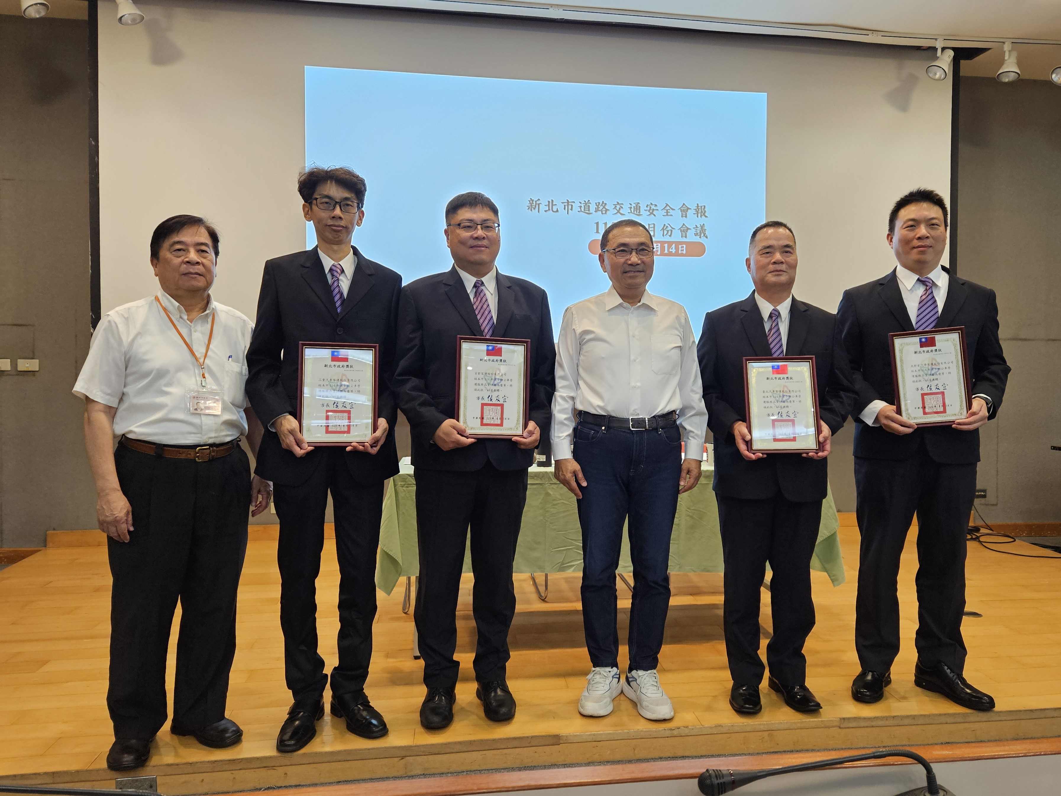 圖片-市長頒獎表揚優等業者