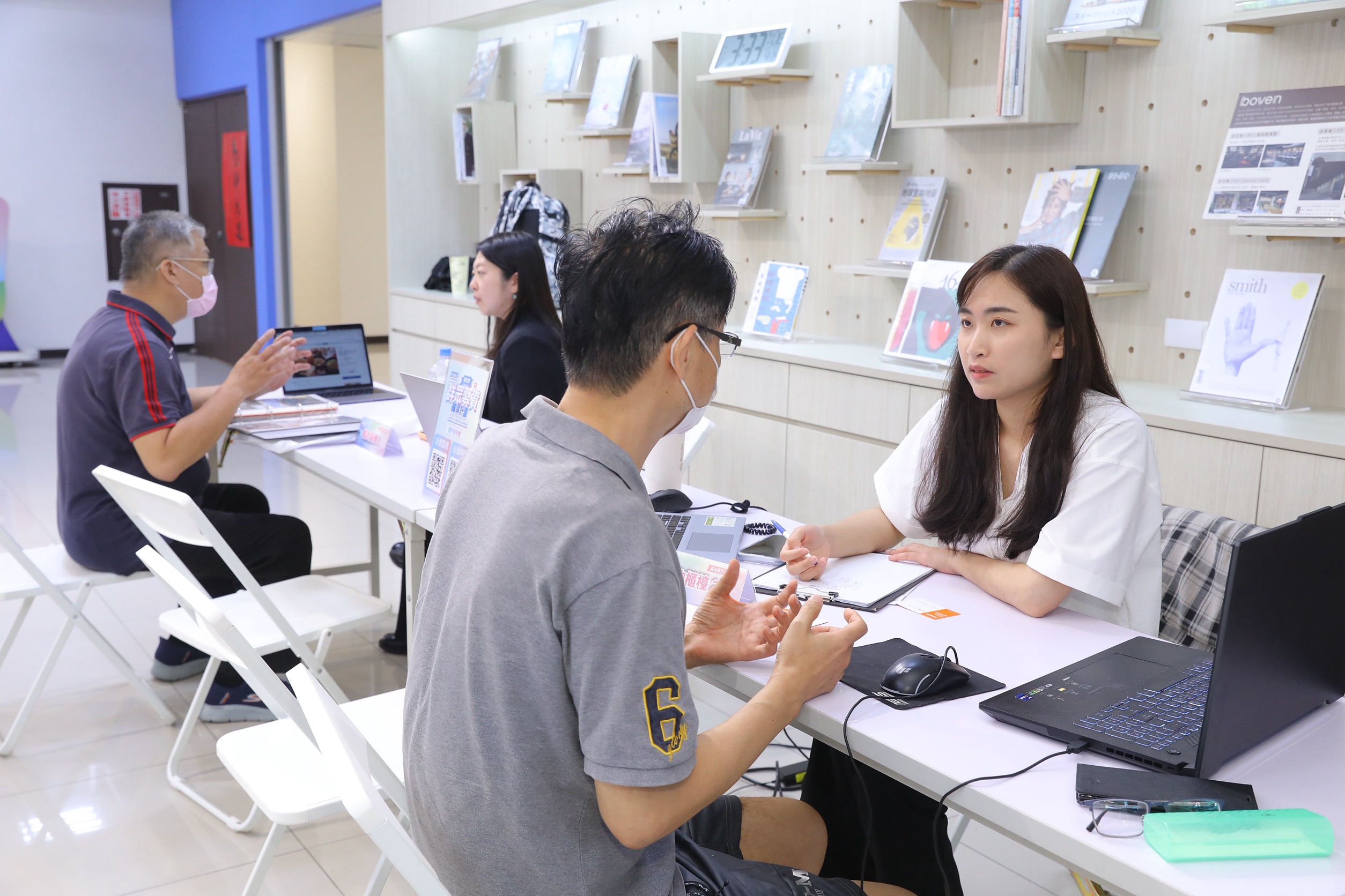 「115年度群眾募資輔導計畫」徵件說明會，首度導入「AI工具應用」與「品牌推廣」雙軸輔導機制，協助企業從產品開發邁向品牌經營，設置顧問團隊提供一對一諮詢服務，現場反應熱烈。