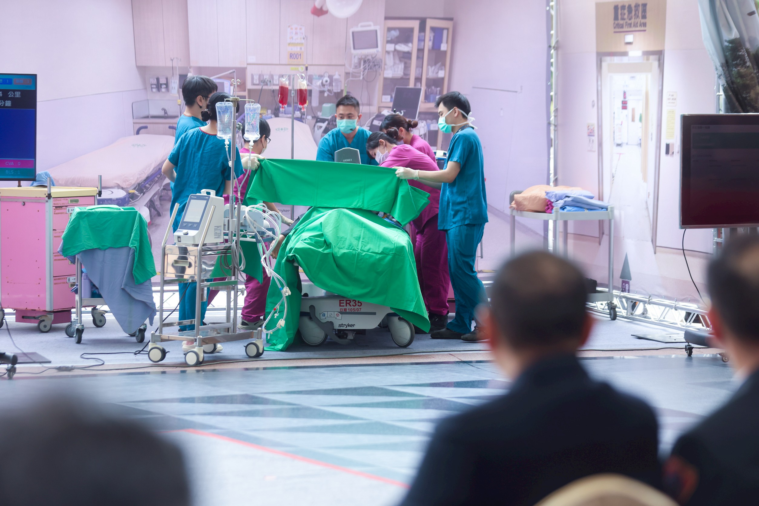 新北市政府持續精進救護能量，目前已與14間急救責任醫療院合作「院前啟動葉克膜（ECMO）計畫」