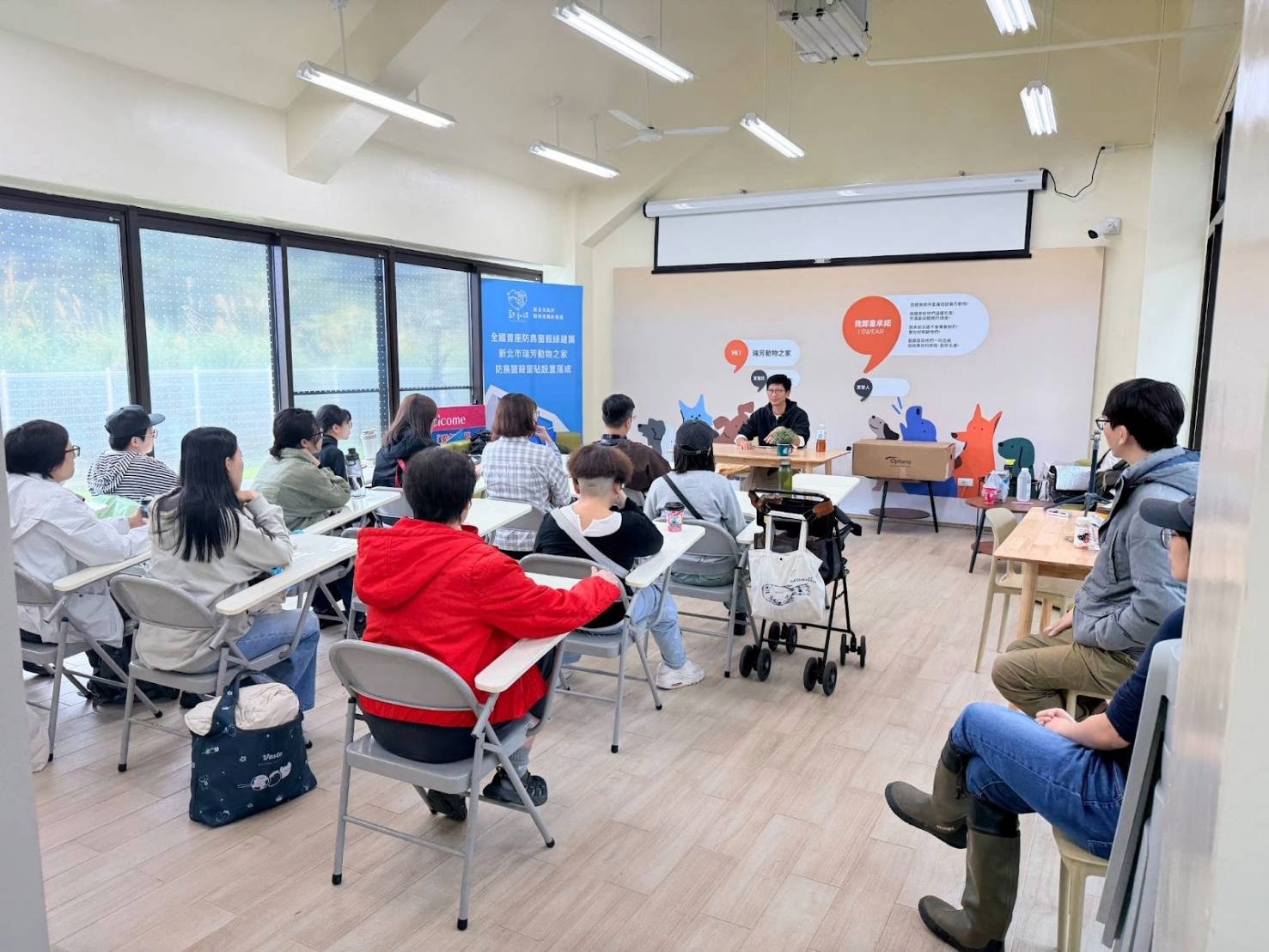  辦理教育訓練，讓民眾進入動物之家，更了解動物之家運作及增加動物曝光