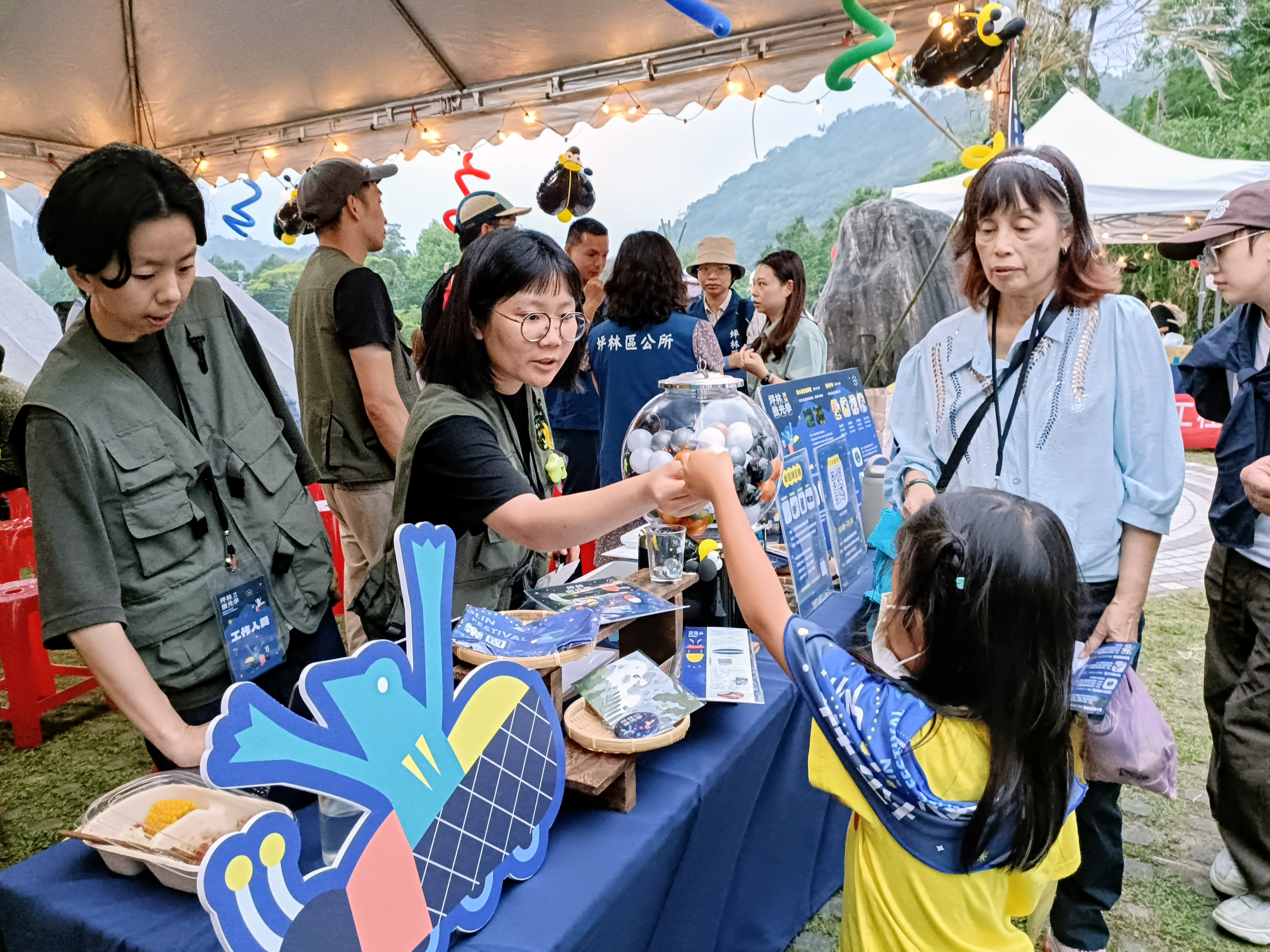 螢光季活動期間於螢光護照累計滿額即可兌換轉蛋