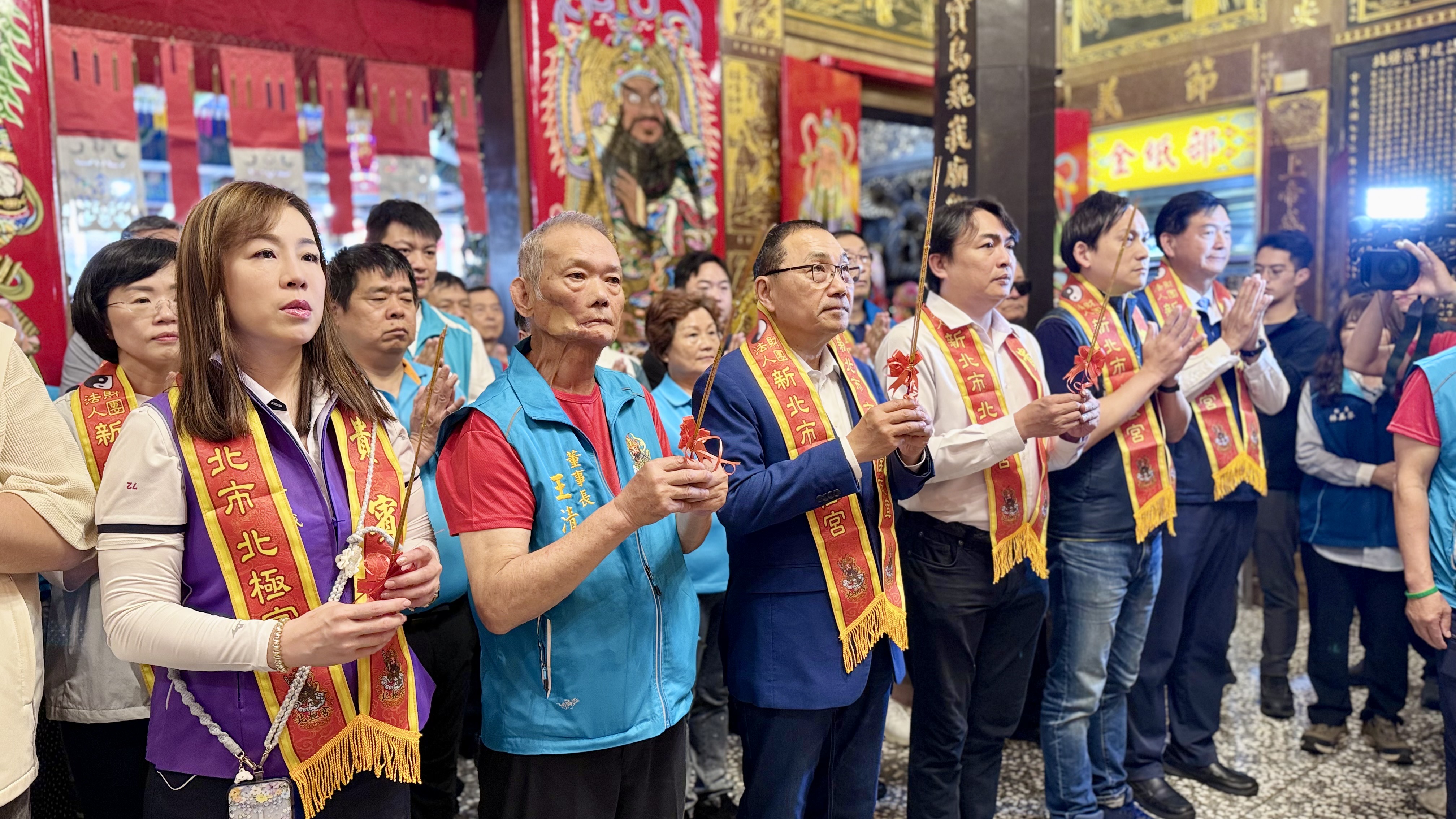 明（19）日是玄天上帝聖誕，市長侯友宜今（18）日前往板橋北極宮參香賀壽、參加玄天上帝聖駕遶境祈福。