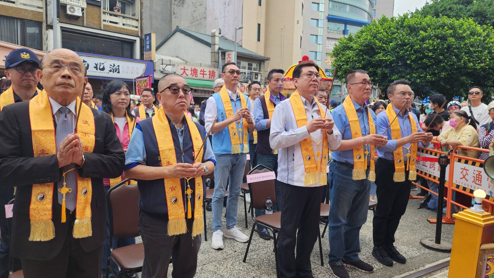 副市長劉和然代表市長前往淡水老街廣場，出席「淡水福佑宮丙午年淡水媽祈安遶境」；為媽祖暖壽並恭迎淡水媽聖駕上轎。