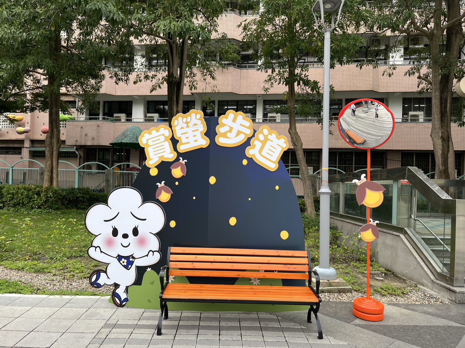 賞螢步道意象裝置