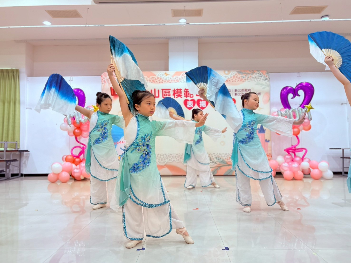  17 新北市金山區金美國小舞蹈社團開場表演