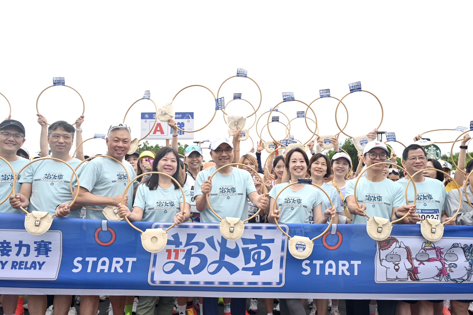 第11屆新北市鐵道馬拉松開跑，侯友宜勉跑者「追火車」體驗生活。