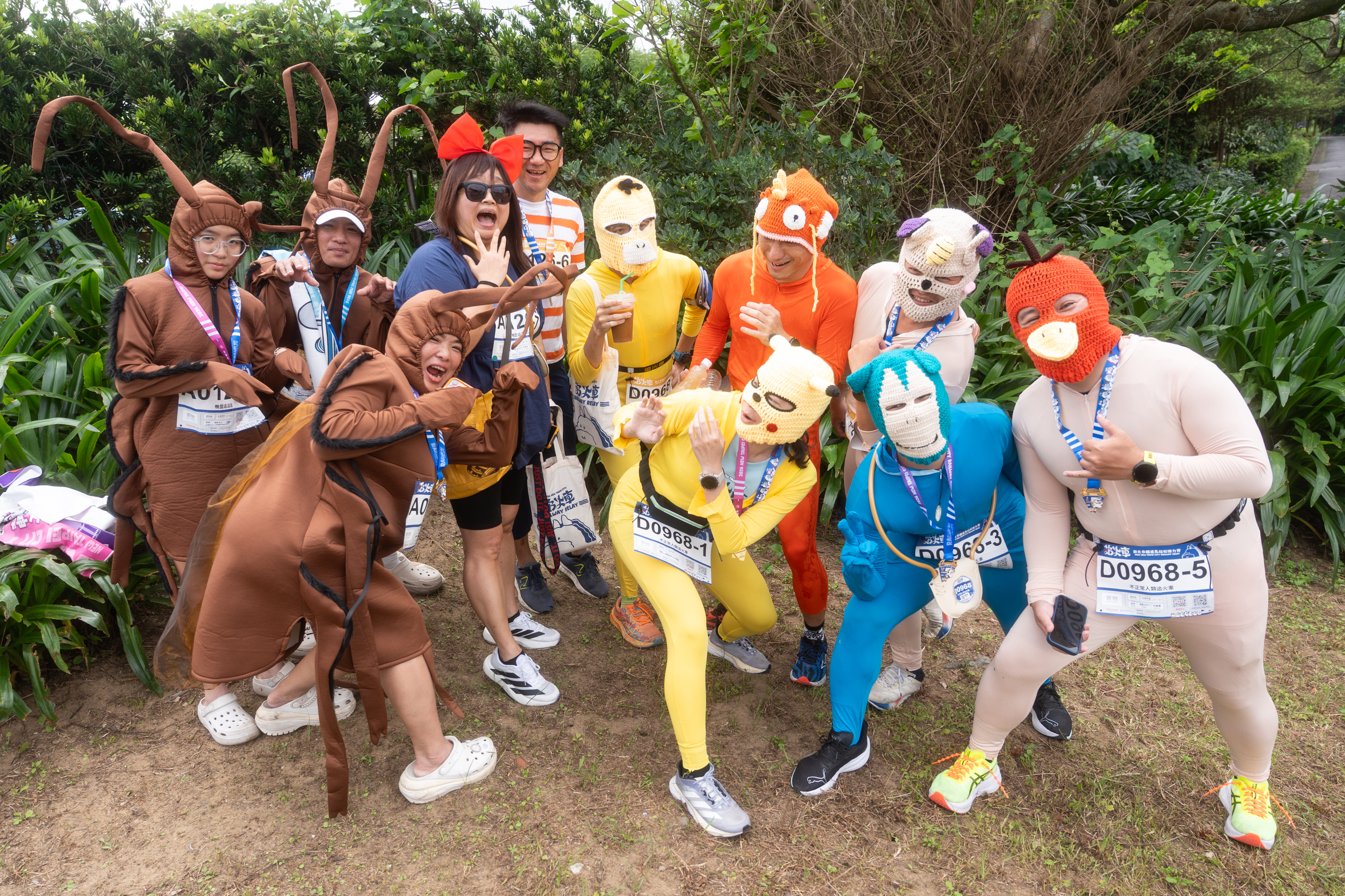新北市鐵道馬拉松接力賽變裝組裝扮吸睛奪目。