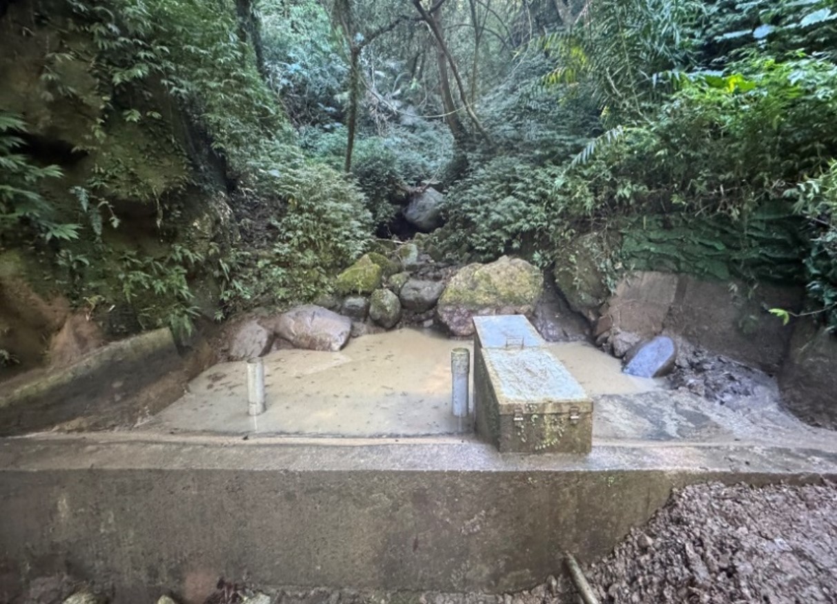 取水口及攔水堰清淤完成