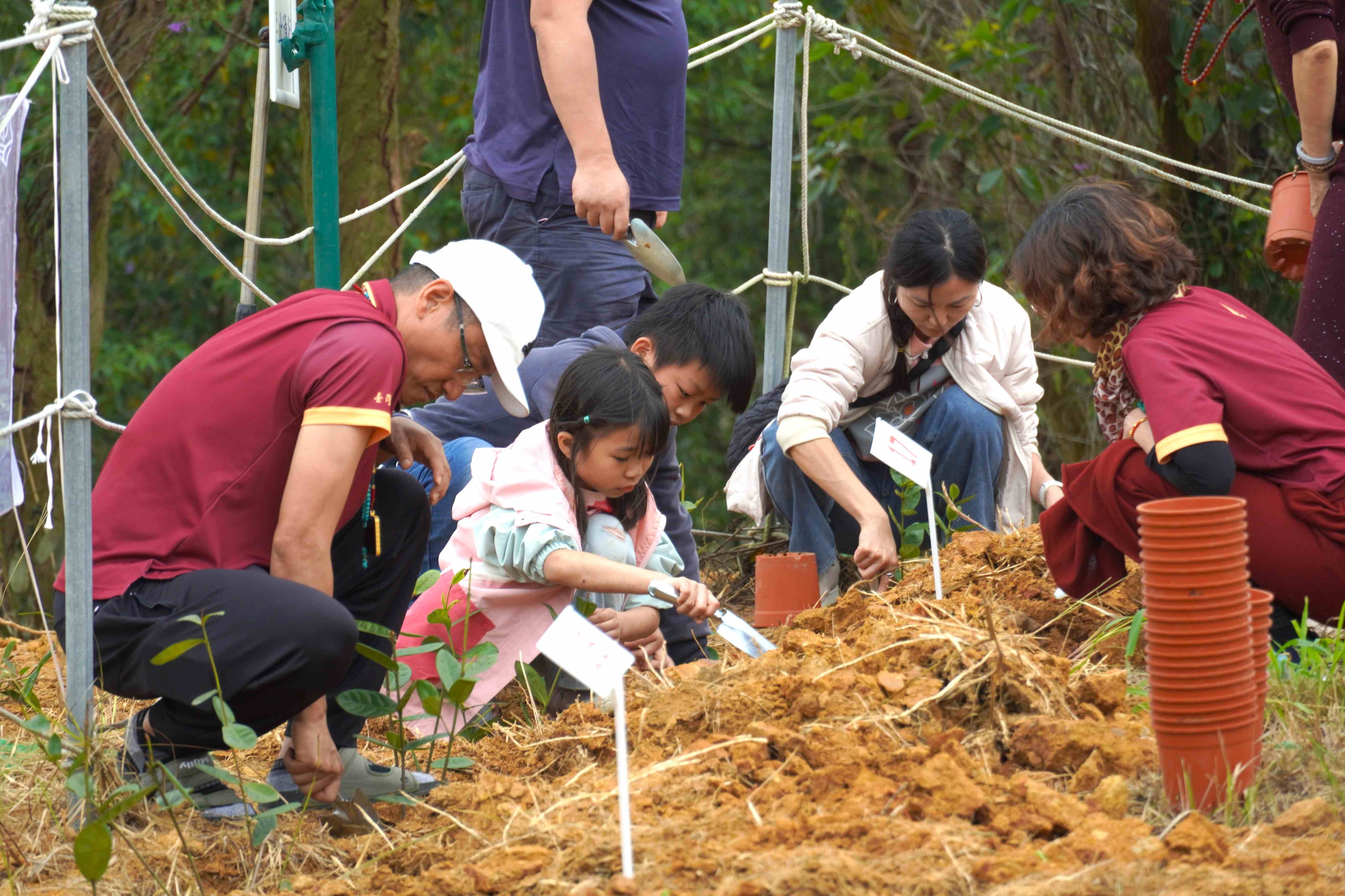 苗栗縣桑耶寺參與植樹活動