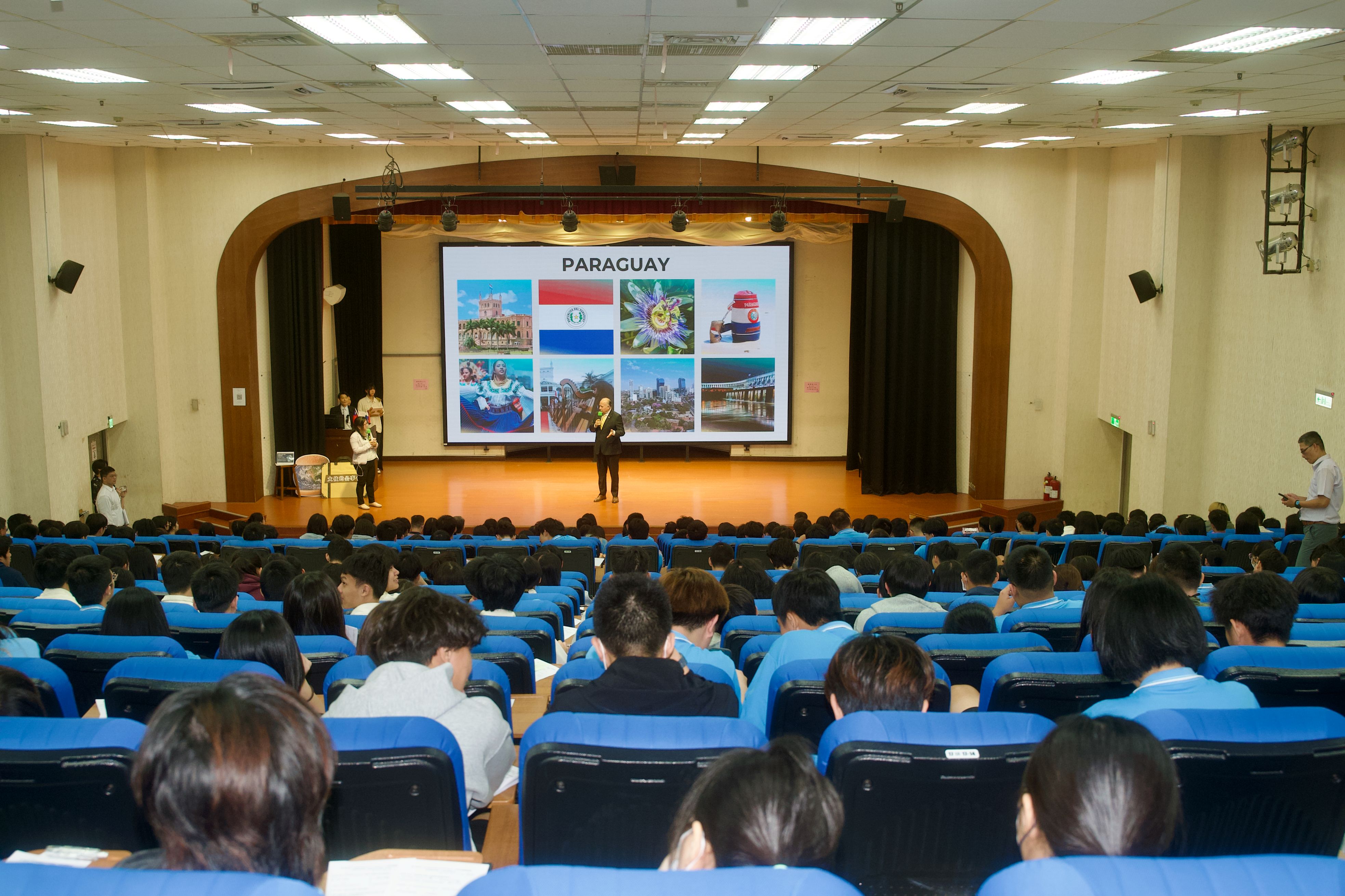 錦和高中約370名師生出席傅達耀大使演講