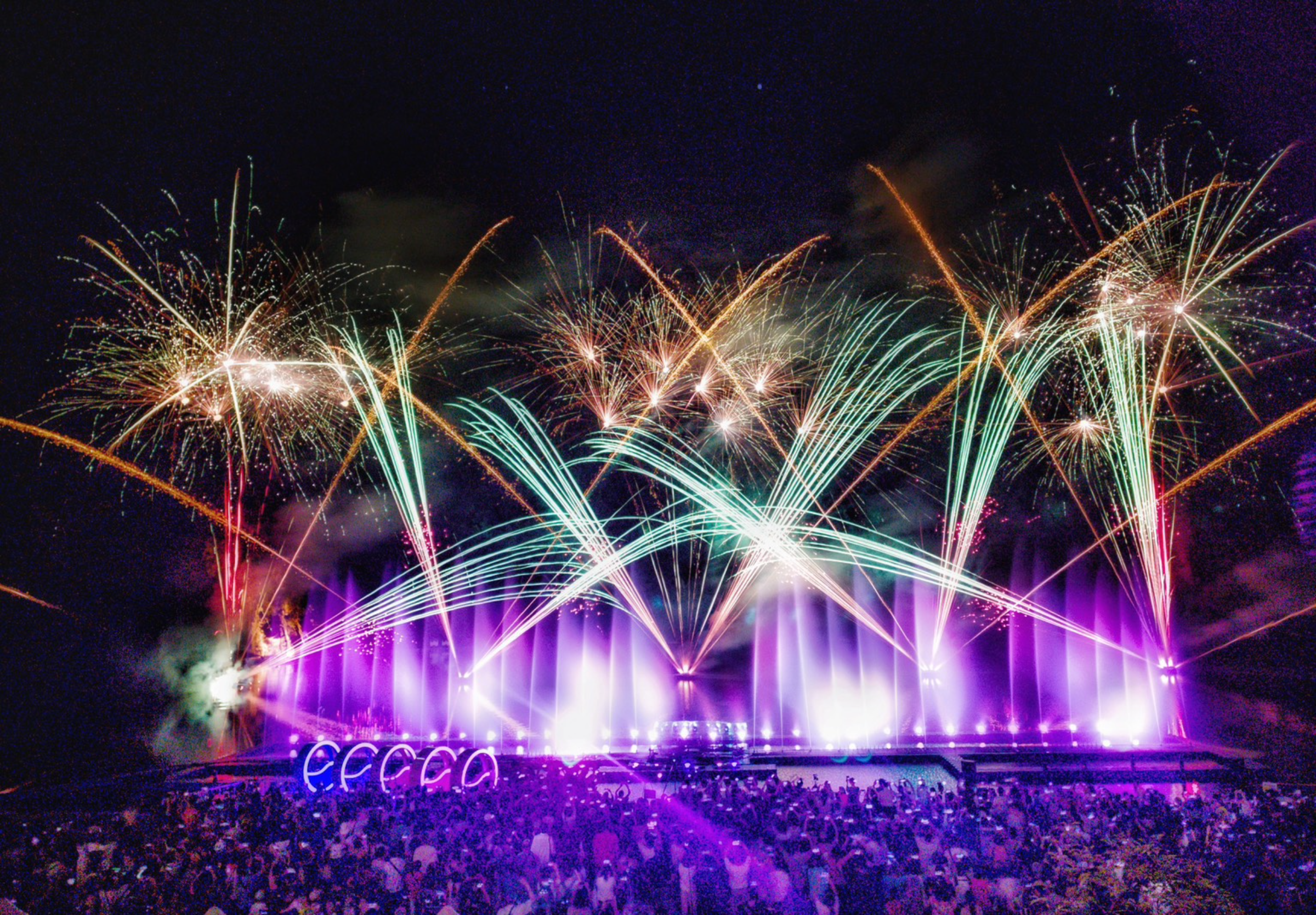 今年水舞閉幕特別安排300秒長效煙火秀，邀請大家一同在絢爛花火下，為今年的水舞季留下最完美的珍貴回憶。(圖為活動資料照)