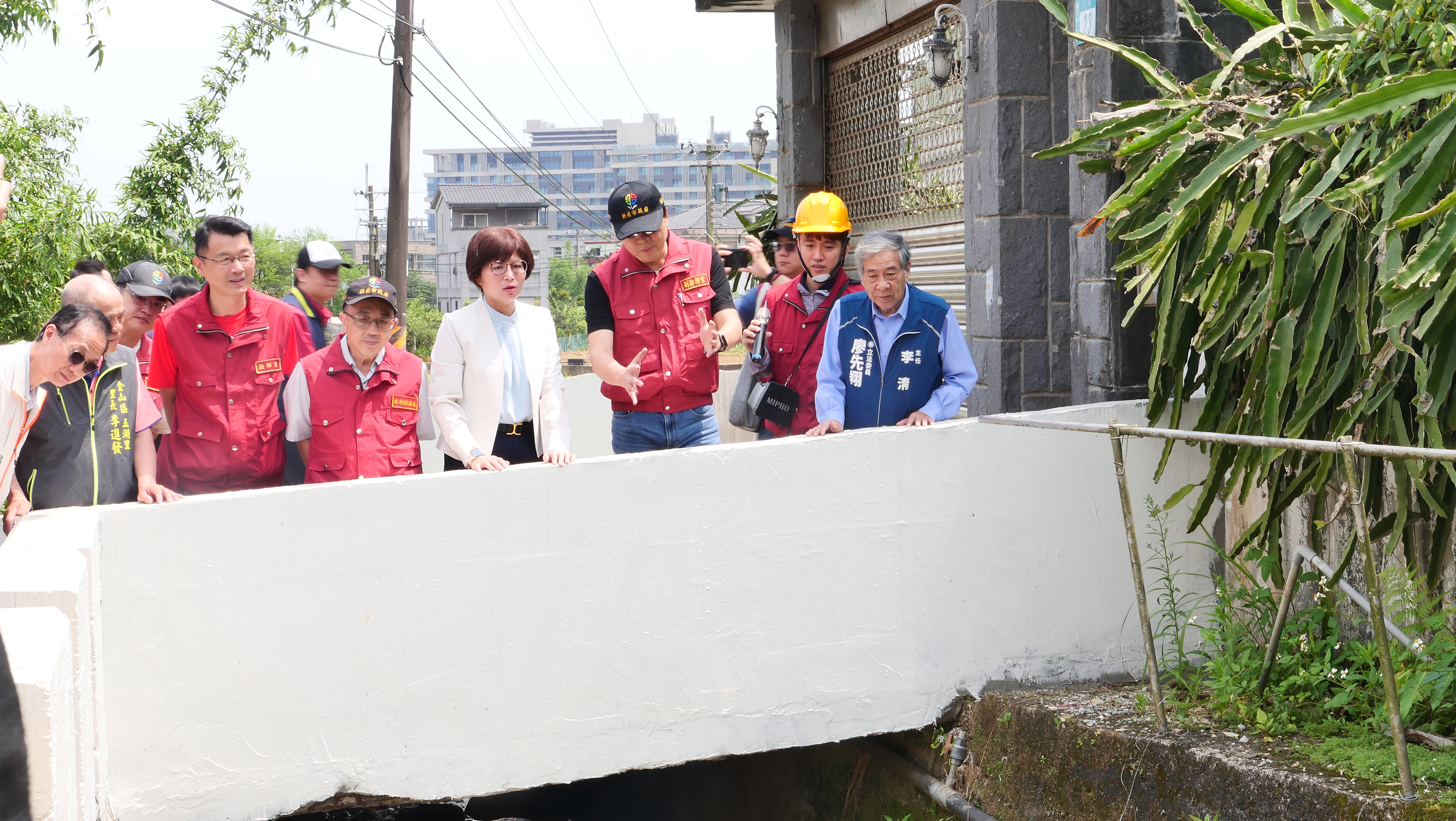 02.朱副市長視察月眉溪上游護岸復建工程