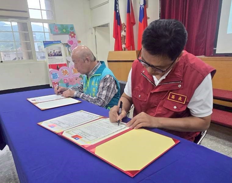 簽署儀式進行中