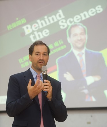 圖2：馬徹處長至福瑞斯特中小學演講